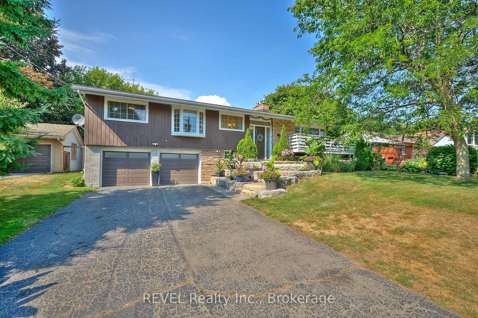 Photo 2 of 51 Pancake Lane, Pelham, Fonthill — HOMEH