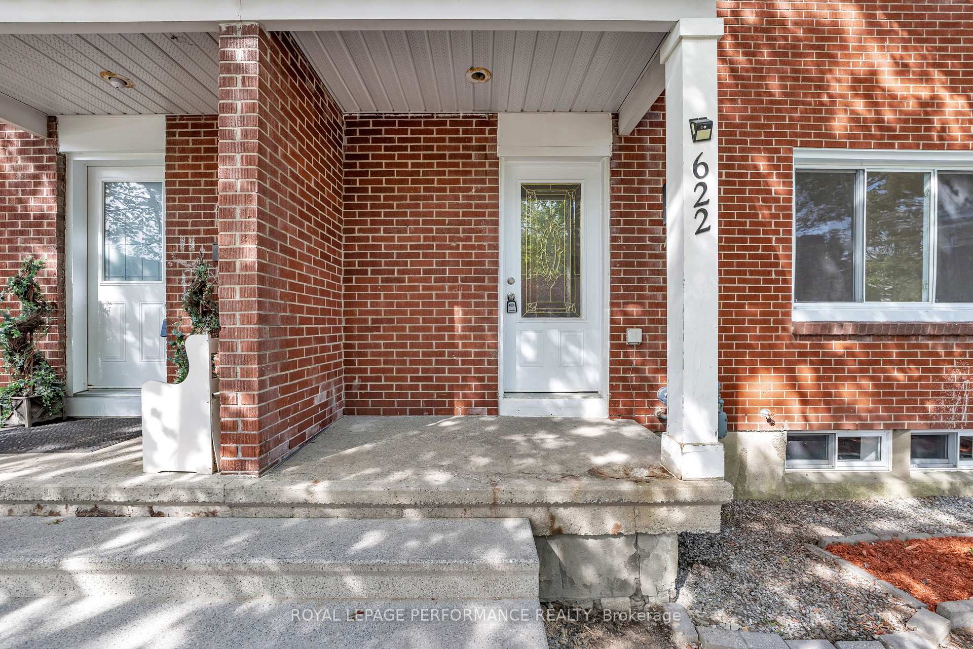 Photo 2 of 622 Borthwick Avenue, Ottawa, Castle Heights/Rideau High — HOMEH