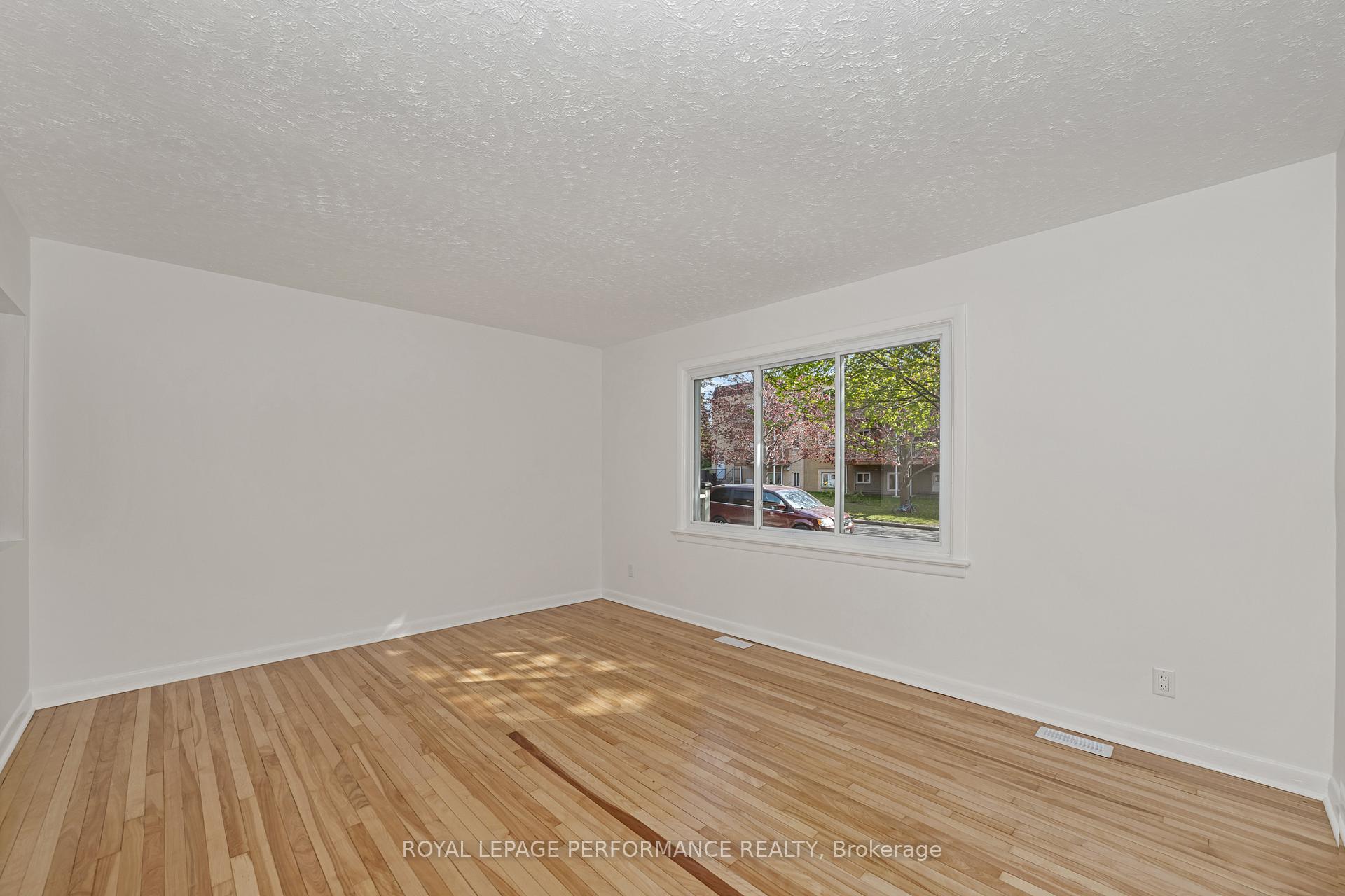 Photo 5 of 622 Borthwick Avenue, Ottawa, Castle Heights/Rideau High — HOMEH