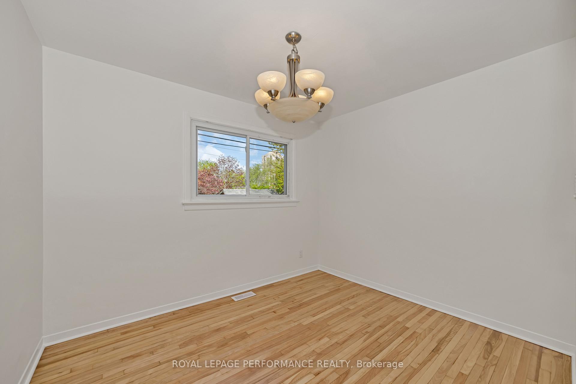 Photo 7 of 622 Borthwick Avenue, Ottawa, Castle Heights/Rideau High — HOMEH