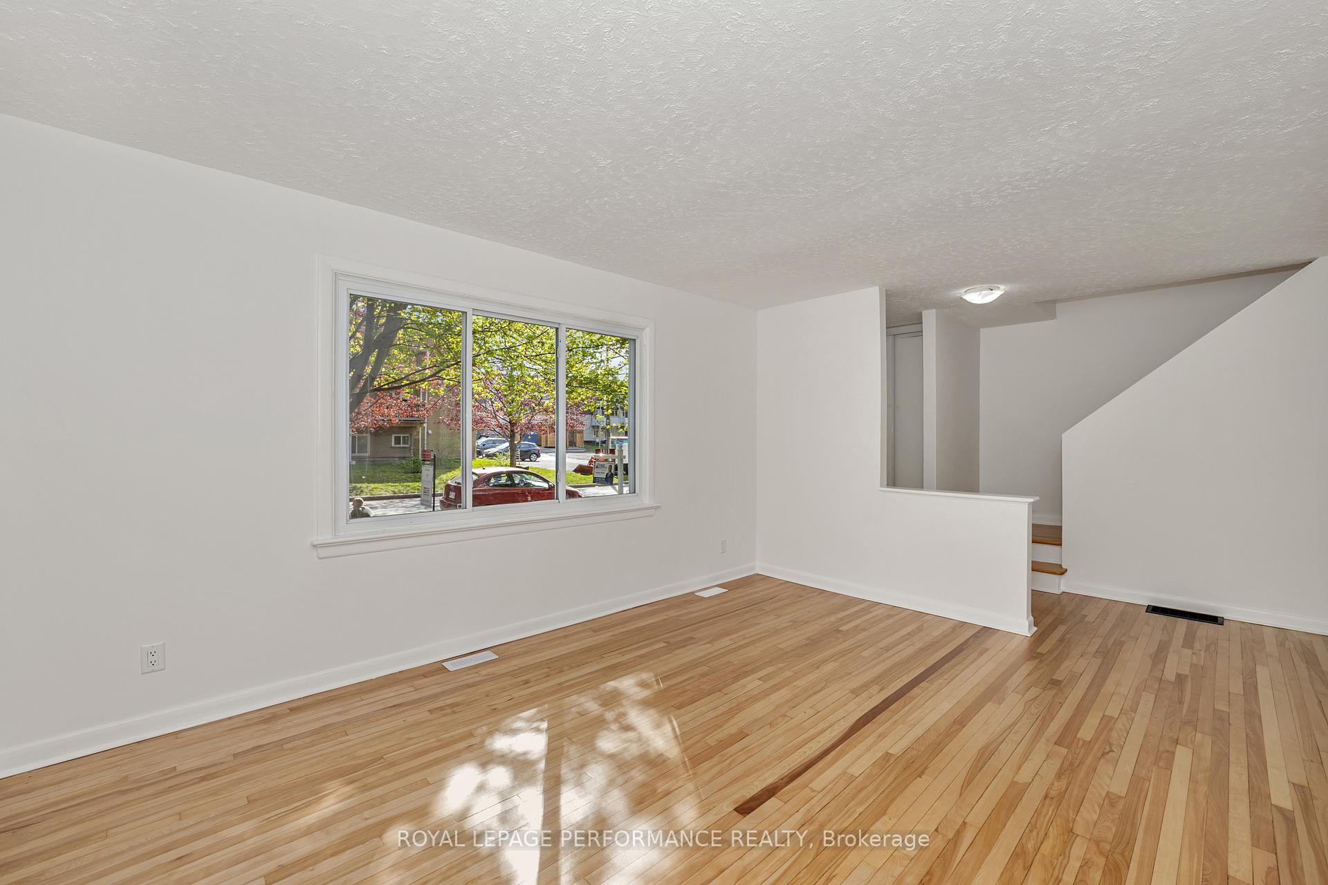 Photo 9 of 622 Borthwick Avenue, Ottawa, Castle Heights/Rideau High — HOMEH