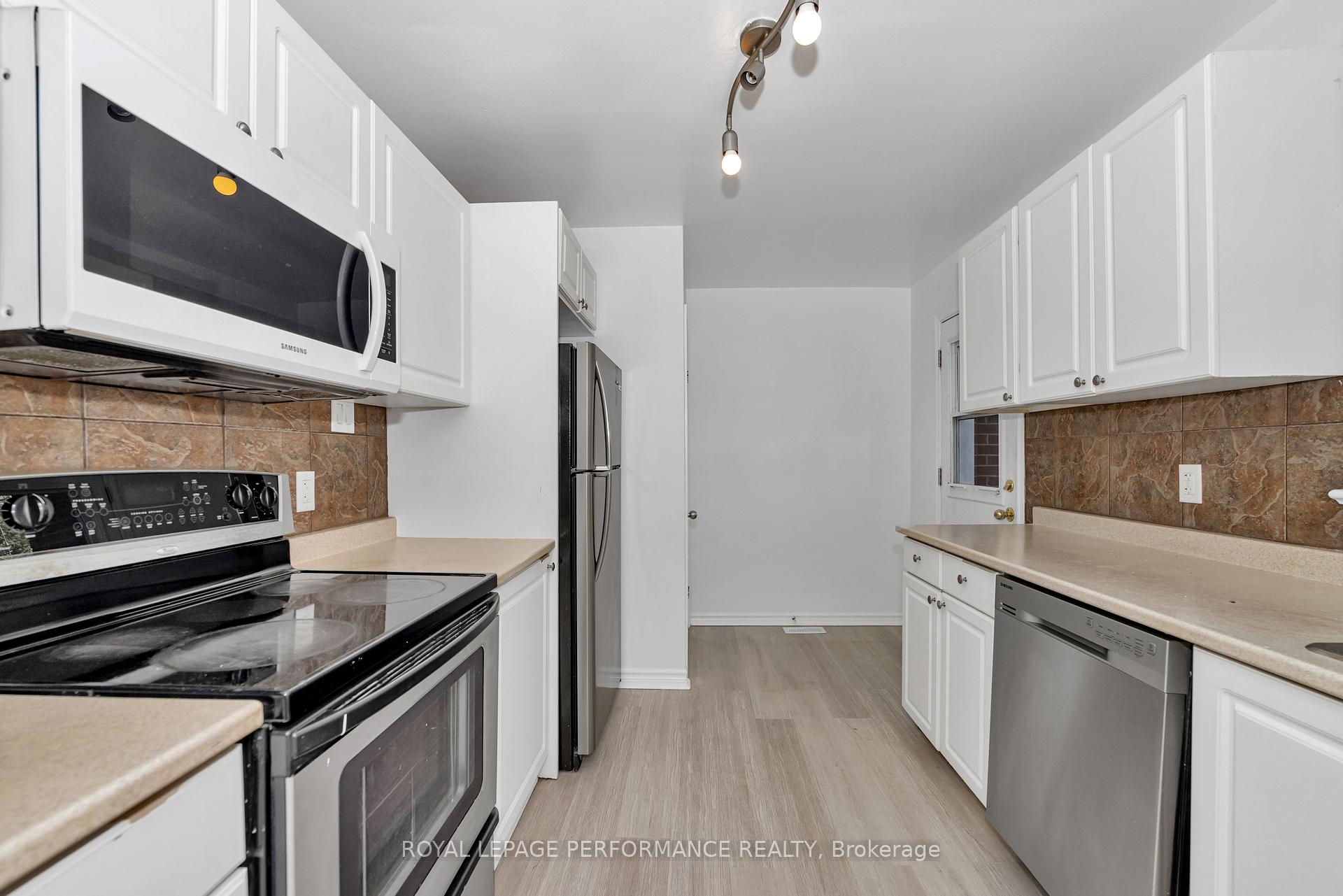 Photo 12 of 622 Borthwick Avenue, Ottawa, Castle Heights/Rideau High — HOMEH