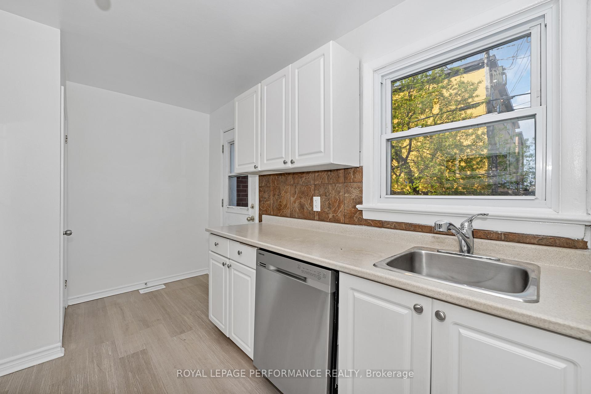 Photo 13 of 622 Borthwick Avenue, Ottawa, Castle Heights/Rideau High — HOMEH