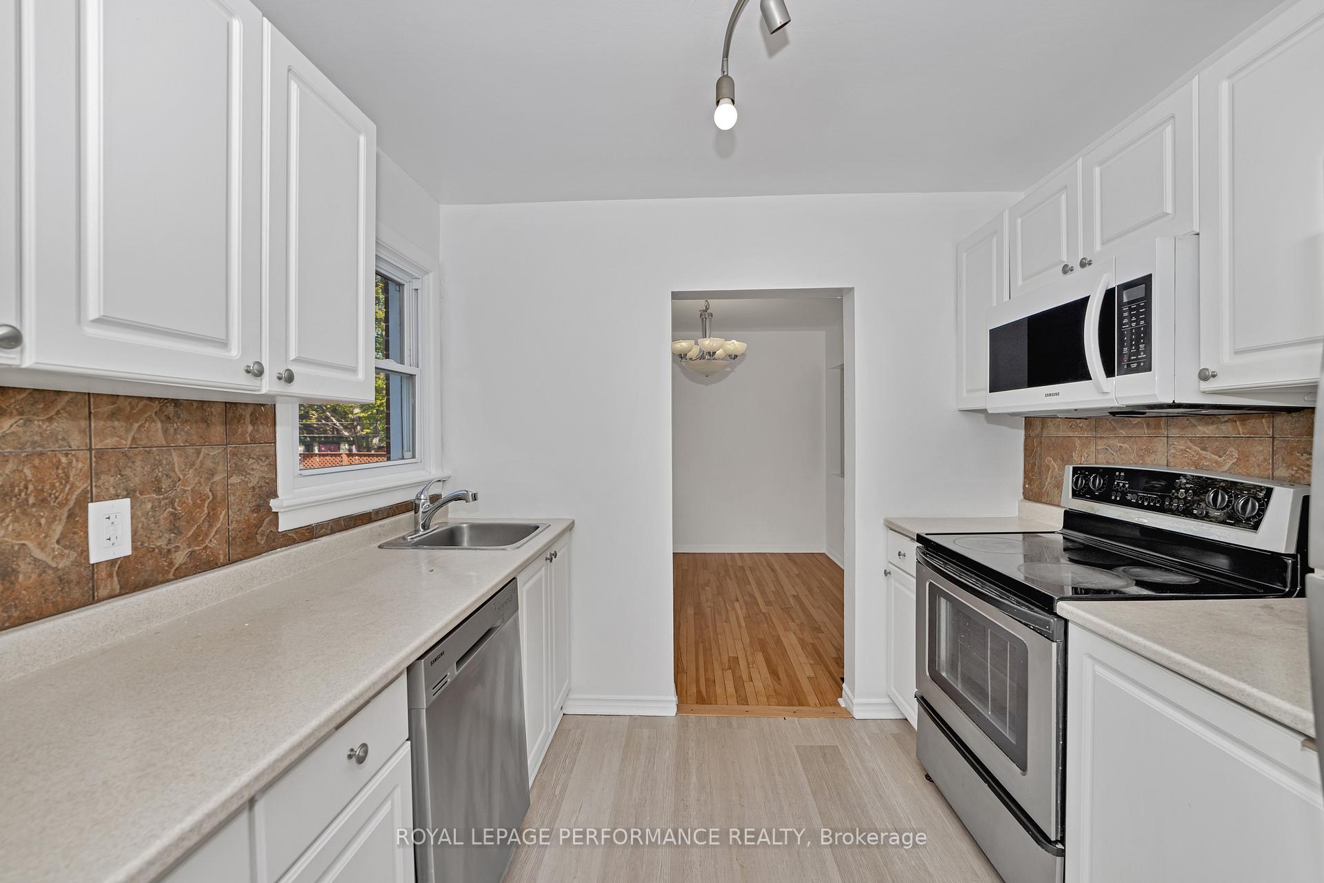 Photo 14 of 622 Borthwick Avenue, Ottawa, Castle Heights/Rideau High — HOMEH