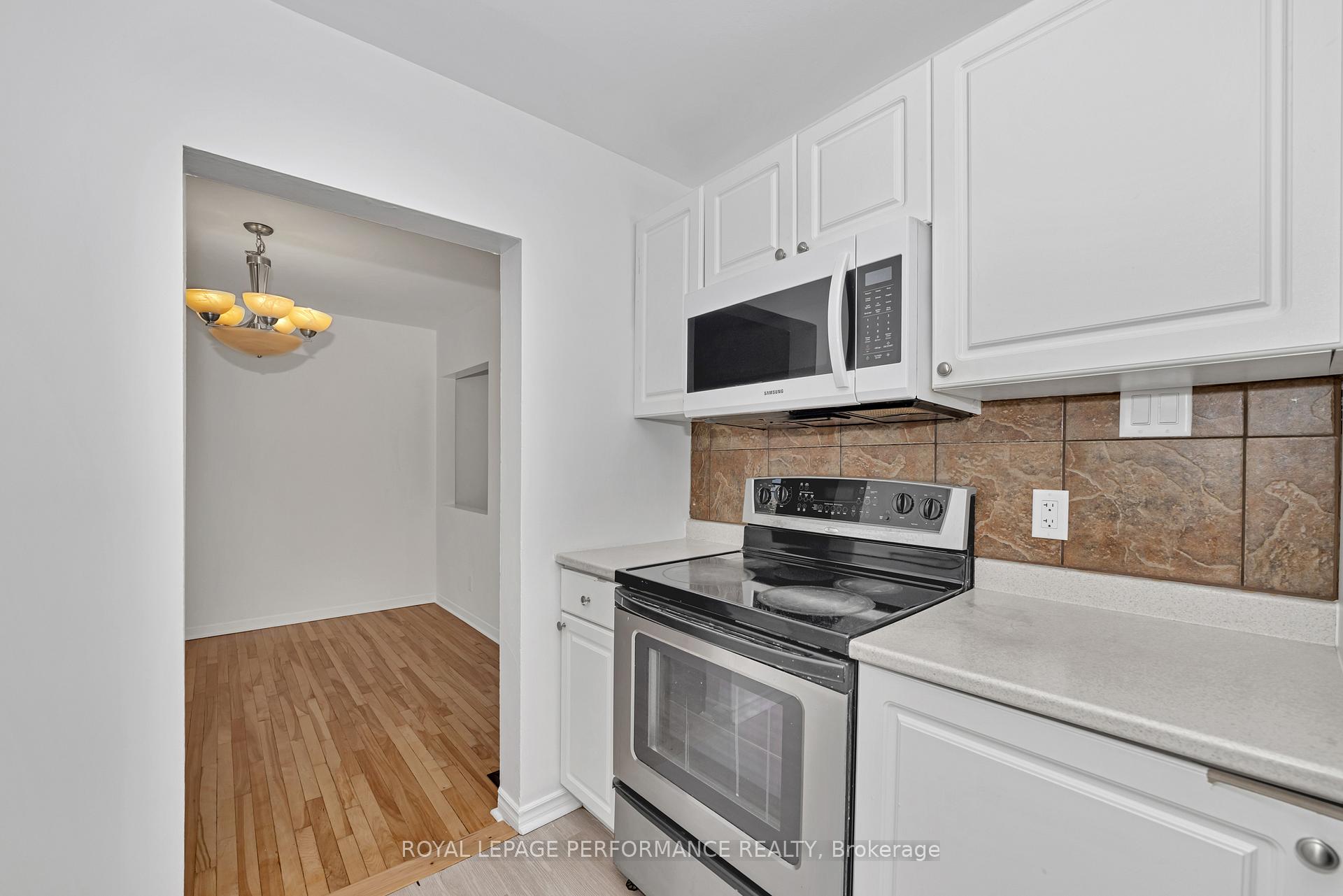 Photo 15 of 622 Borthwick Avenue, Ottawa, Castle Heights/Rideau High — HOMEH