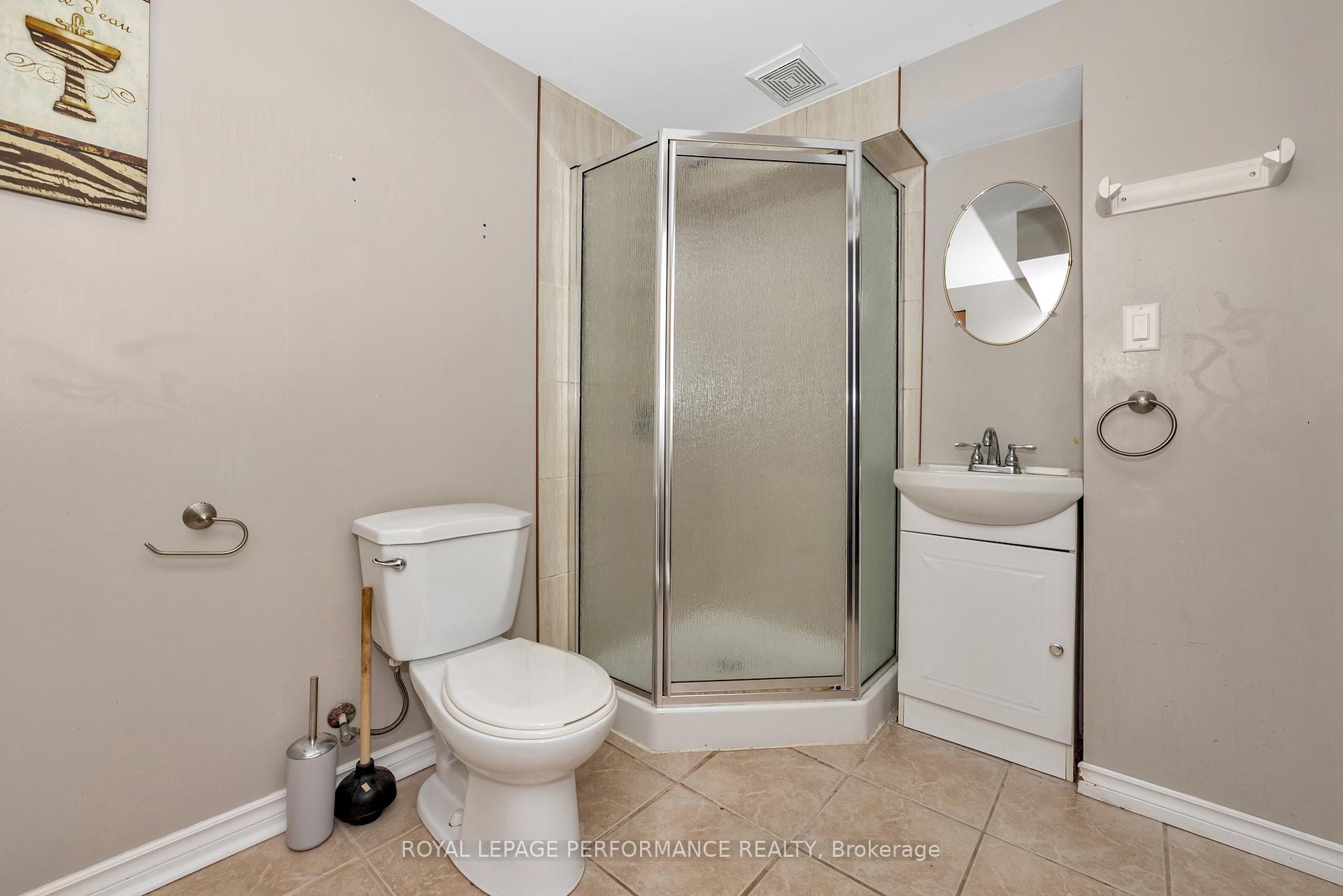 Photo 37 of 622 Borthwick Avenue, Ottawa, Castle Heights/Rideau High — HOMEH
