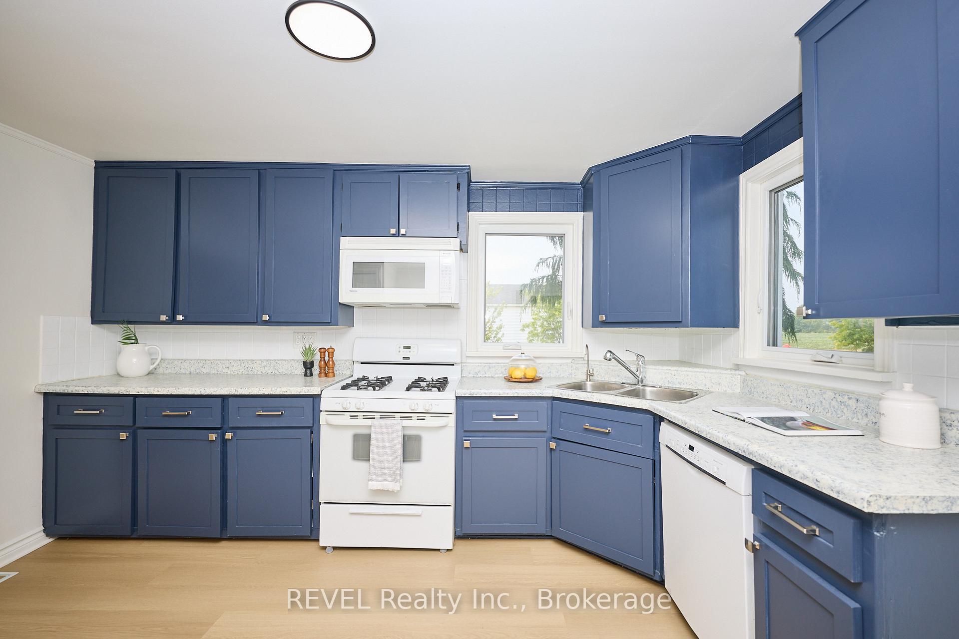 Photo 8 of 13717 Ort Road, Niagara Falls, Lyons Creek — HOMEH