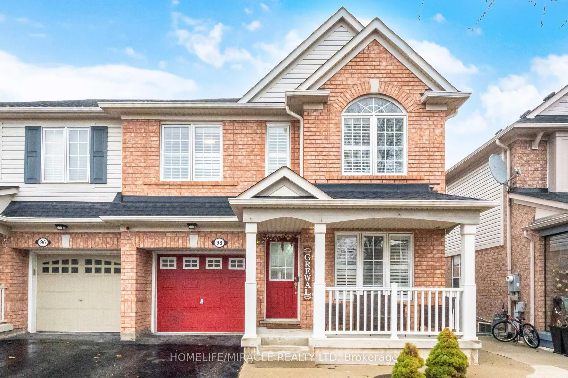Photo 2 of 98 Owlridge Drive E, Brampton, Credit Valley — HOMEH