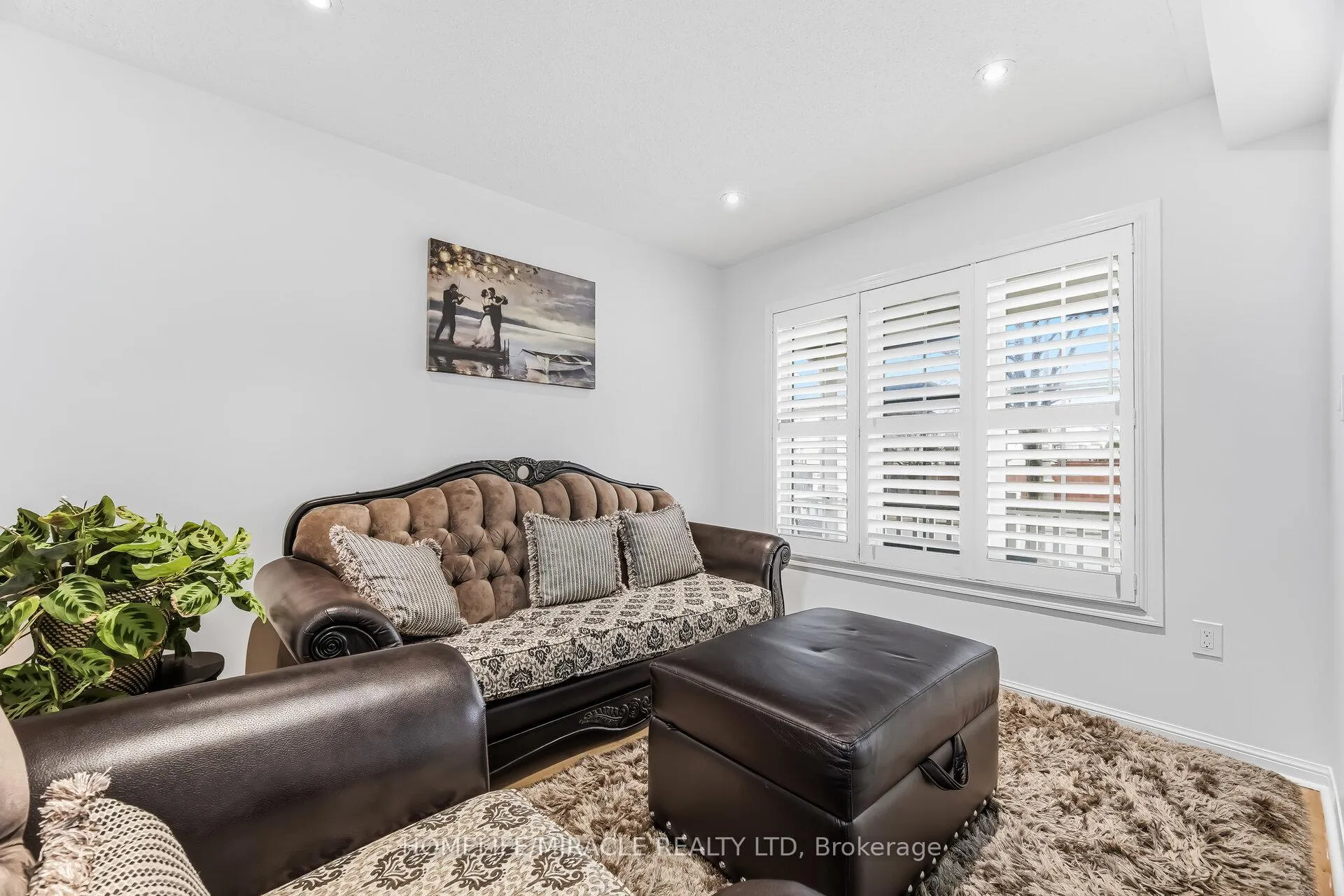 Photo 5 of 98 Owlridge Drive E, Brampton, Credit Valley — HOMEH
