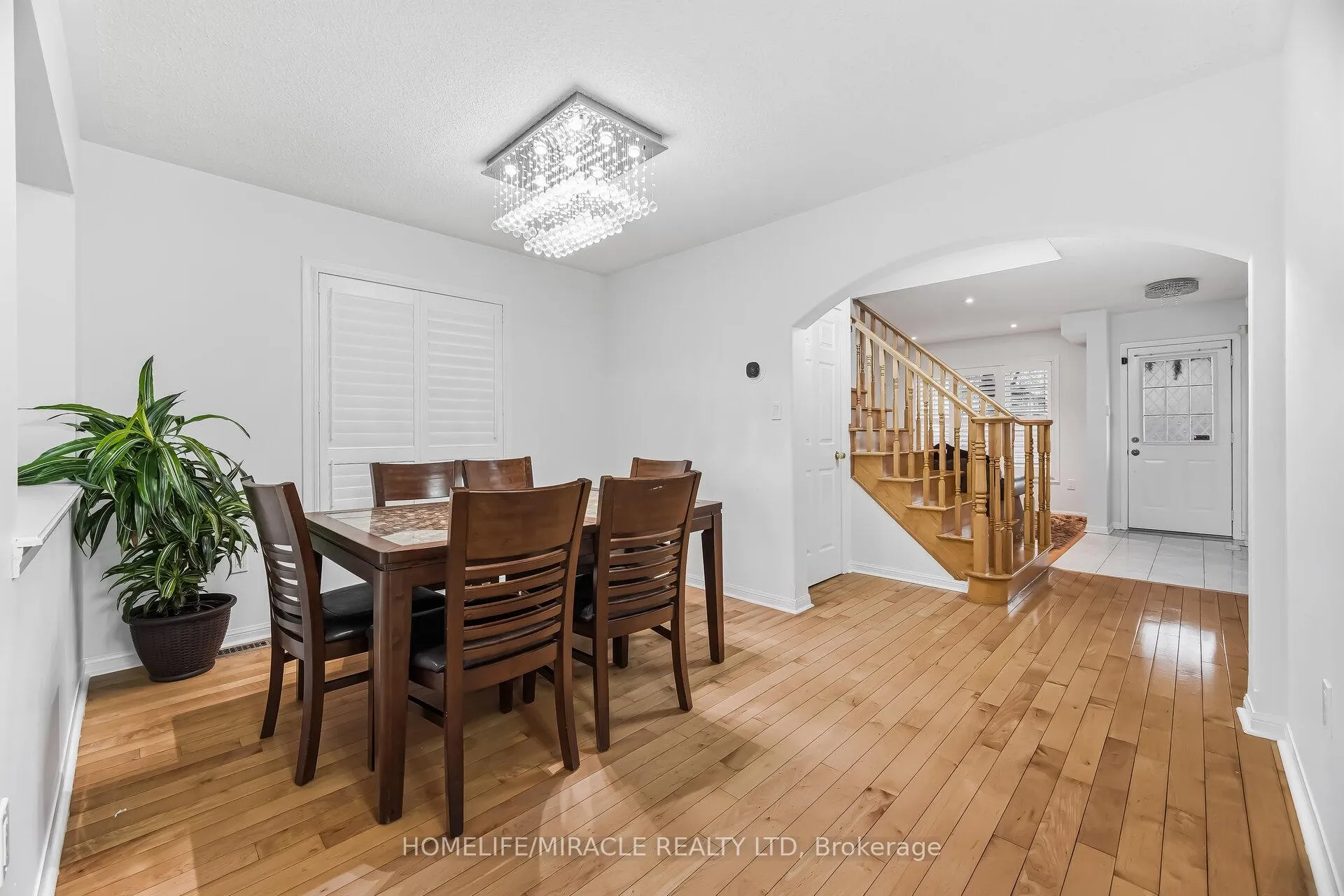 Photo 6 of 98 Owlridge Drive E, Brampton, Credit Valley — HOMEH