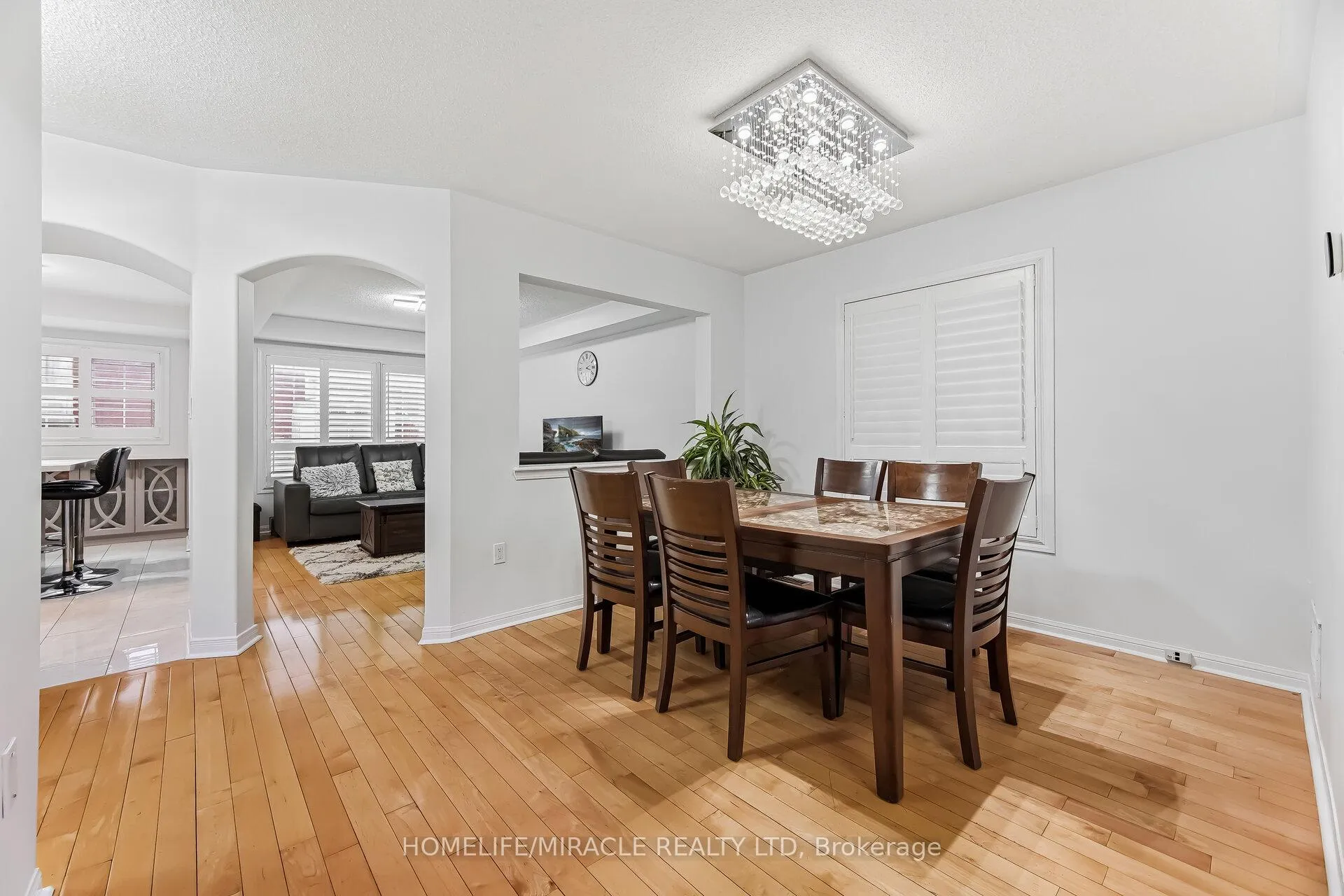 Photo 7 of 98 Owlridge Drive E, Brampton, Credit Valley — HOMEH