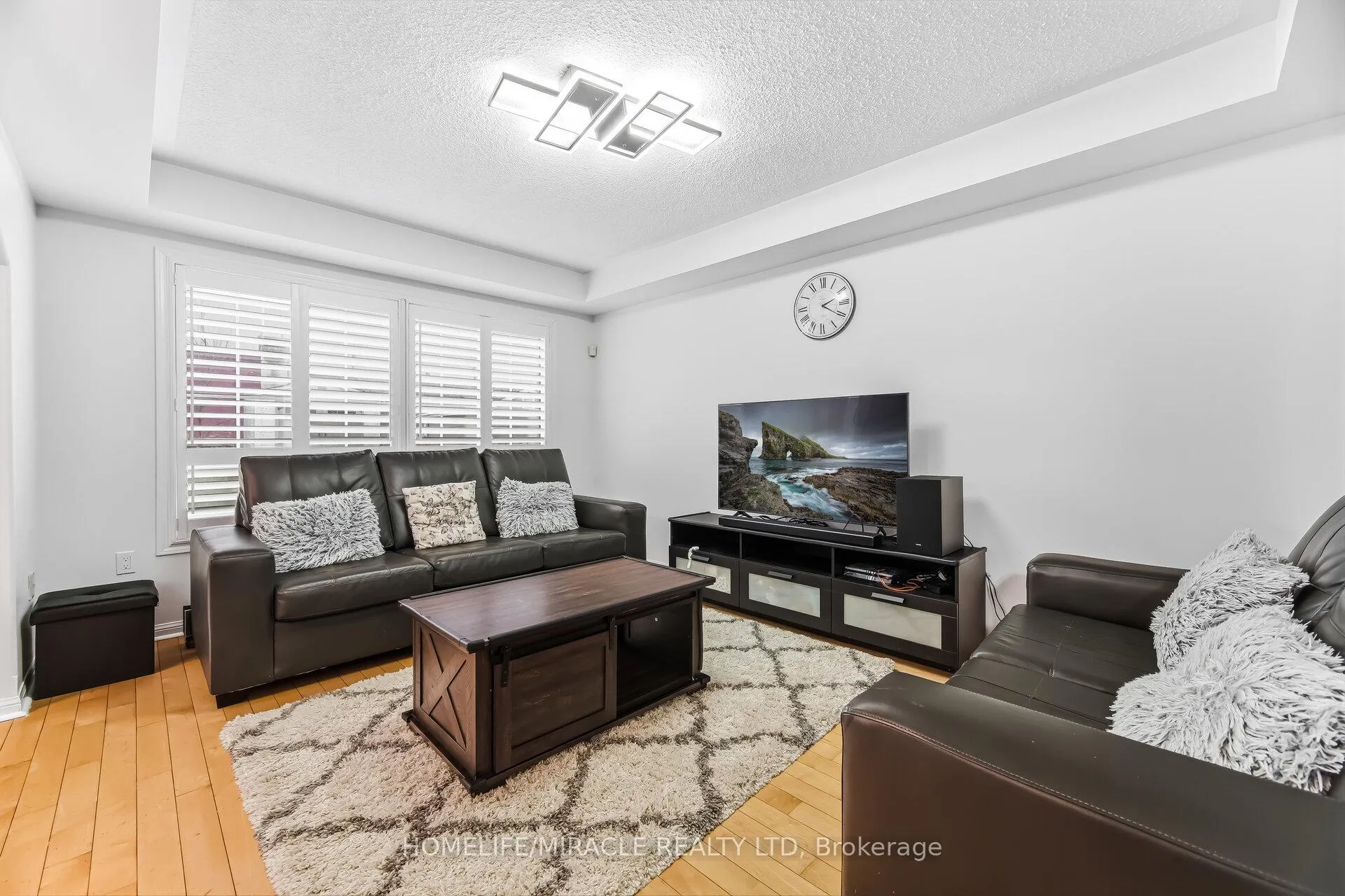 Photo 8 of 98 Owlridge Drive E, Brampton, Credit Valley — HOMEH