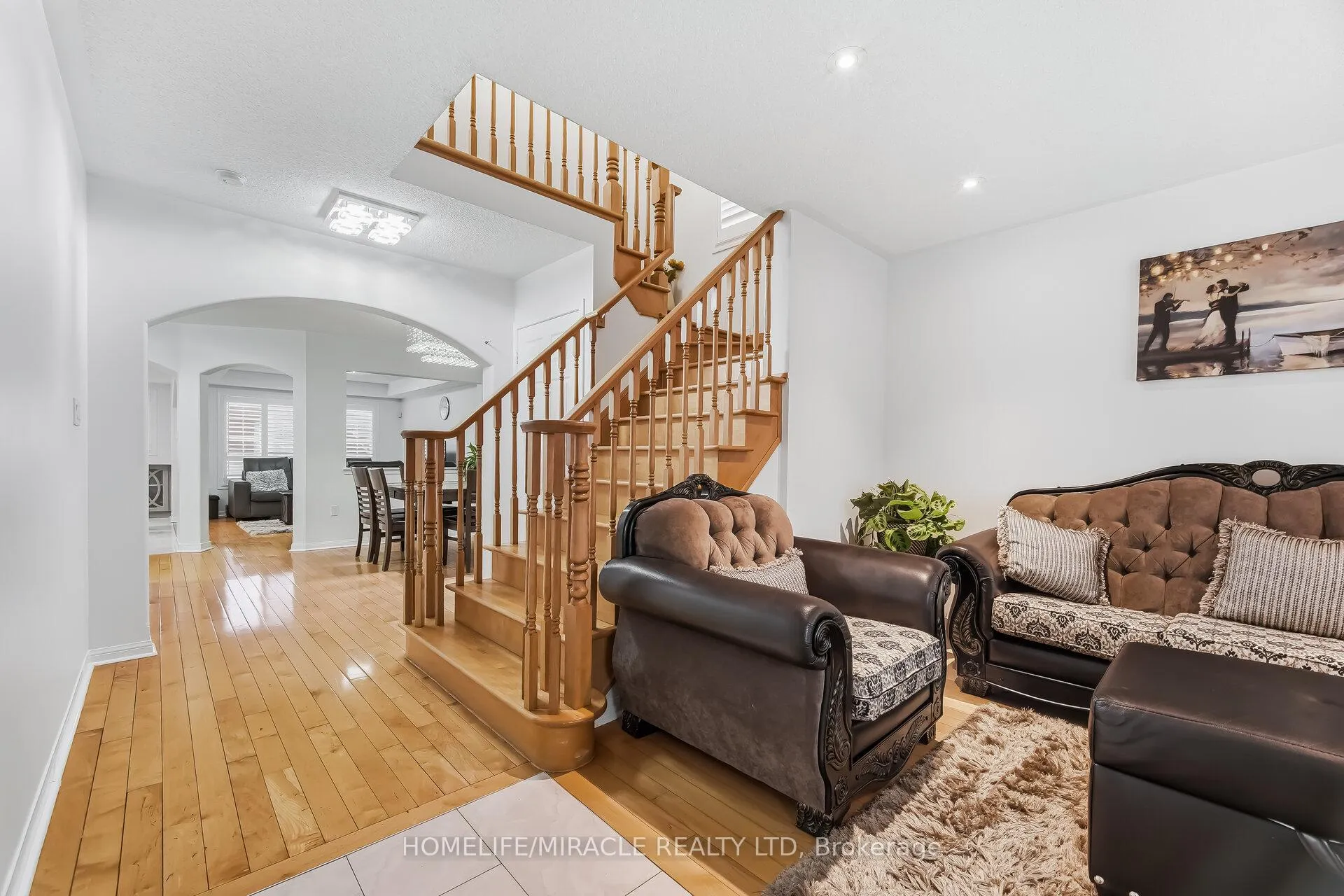 Photo 13 of 98 Owlridge Drive E, Brampton, Credit Valley — HOMEH