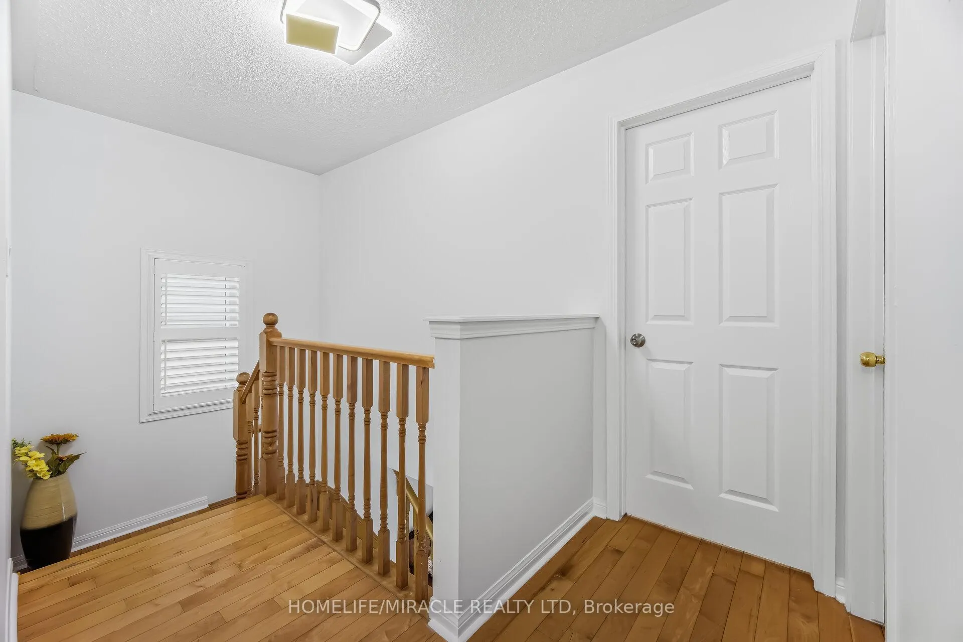 Photo 14 of 98 Owlridge Drive E, Brampton, Credit Valley — HOMEH