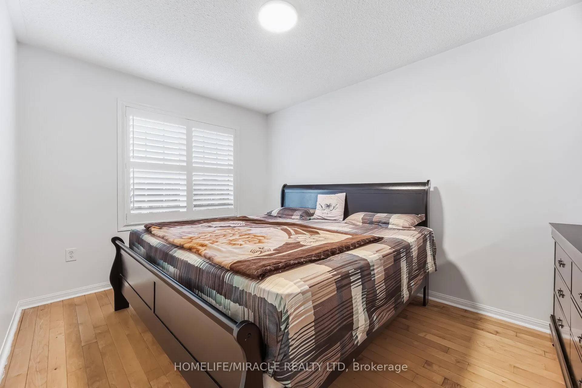 Photo 18 of 98 Owlridge Drive E, Brampton, Credit Valley — HOMEH