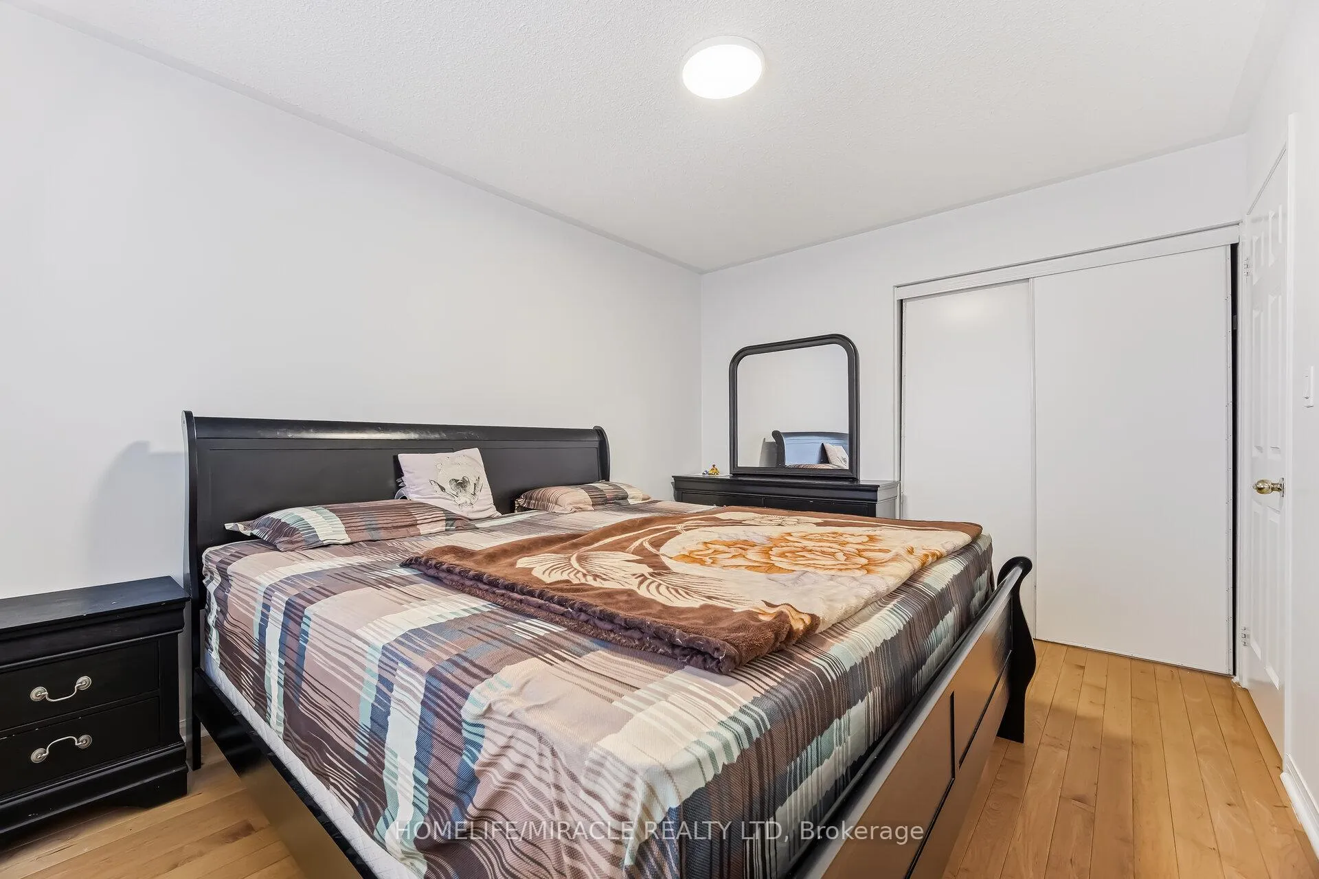Photo 19 of 98 Owlridge Drive E, Brampton, Credit Valley — HOMEH