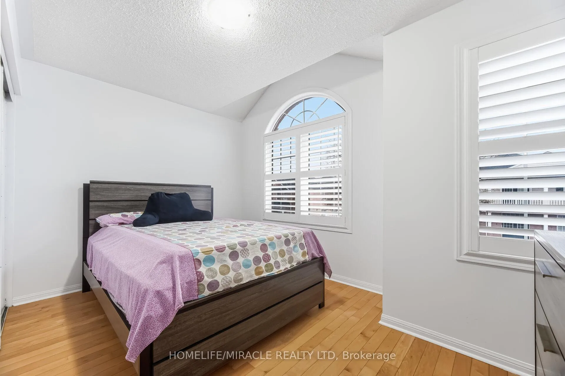Photo 20 of 98 Owlridge Drive E, Brampton, Credit Valley — HOMEH