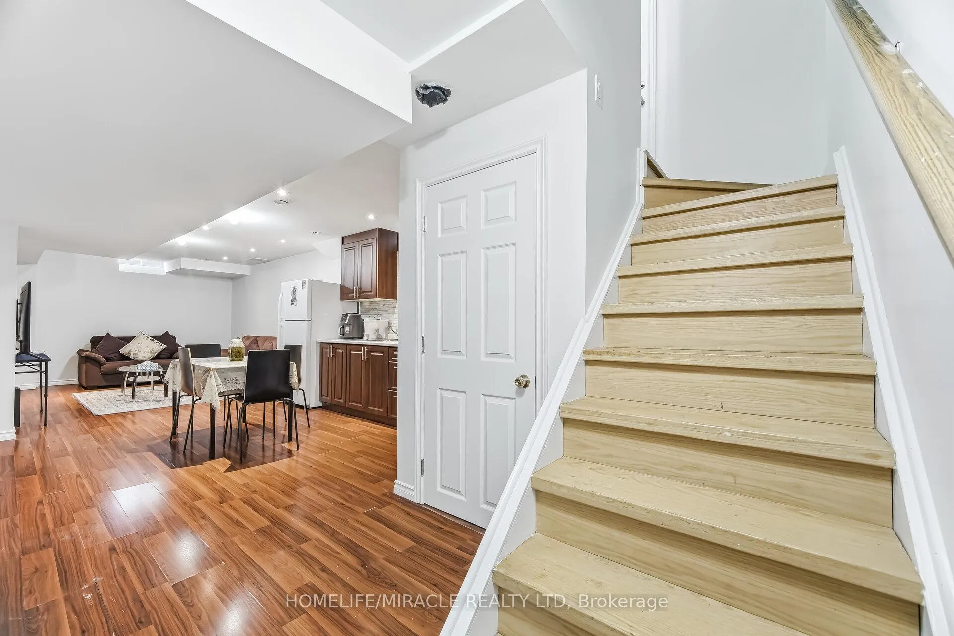 Photo 24 of 98 Owlridge Drive E, Brampton, Credit Valley — HOMEH