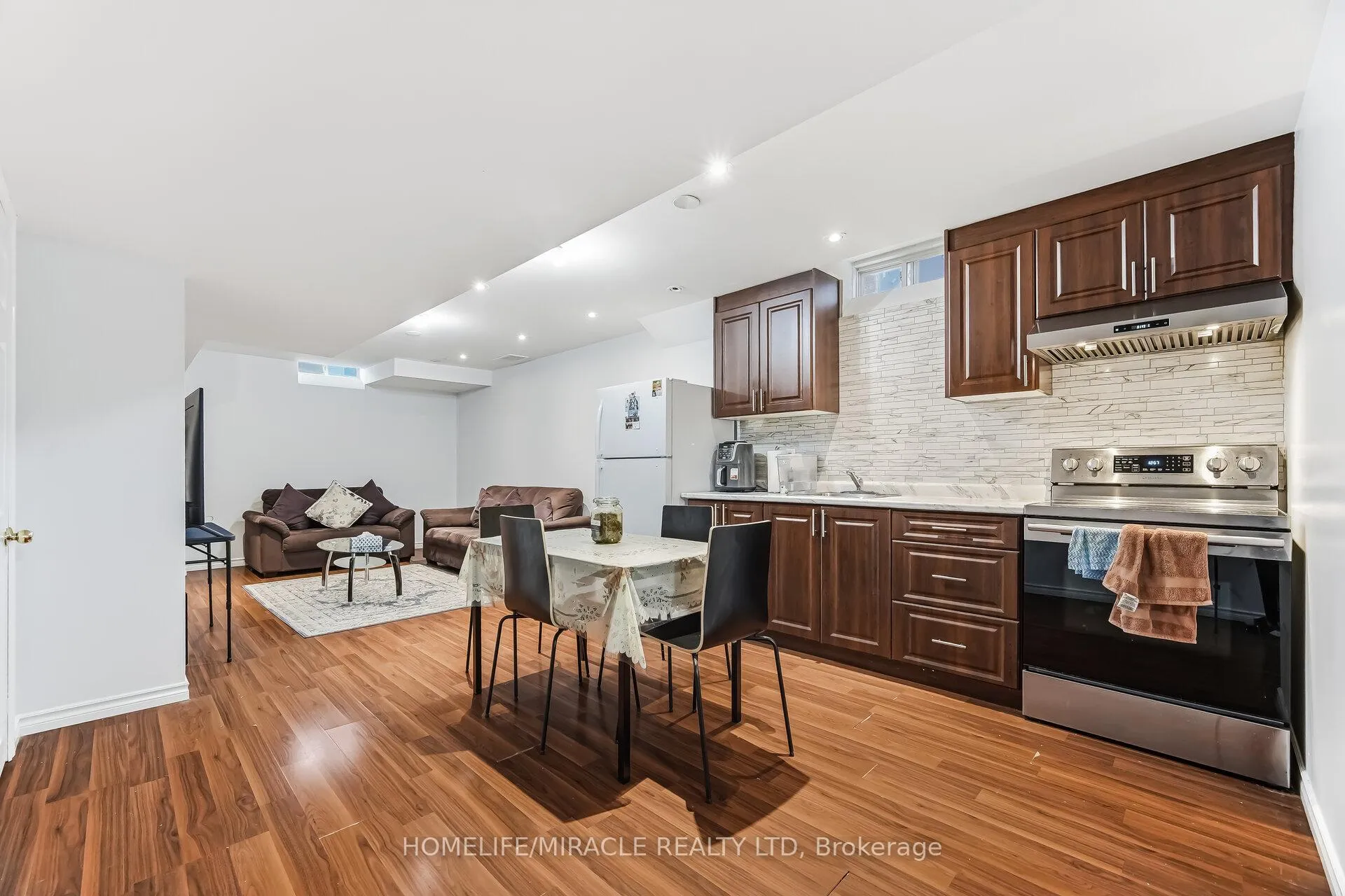 Photo 25 of 98 Owlridge Drive E, Brampton, Credit Valley — HOMEH