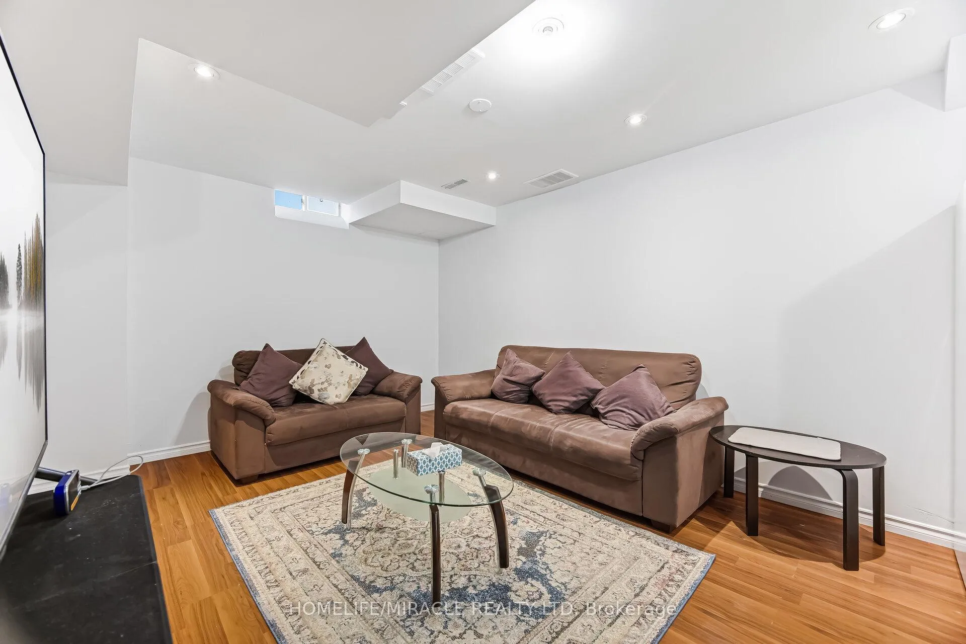 Photo 27 of 98 Owlridge Drive E, Brampton, Credit Valley — HOMEH