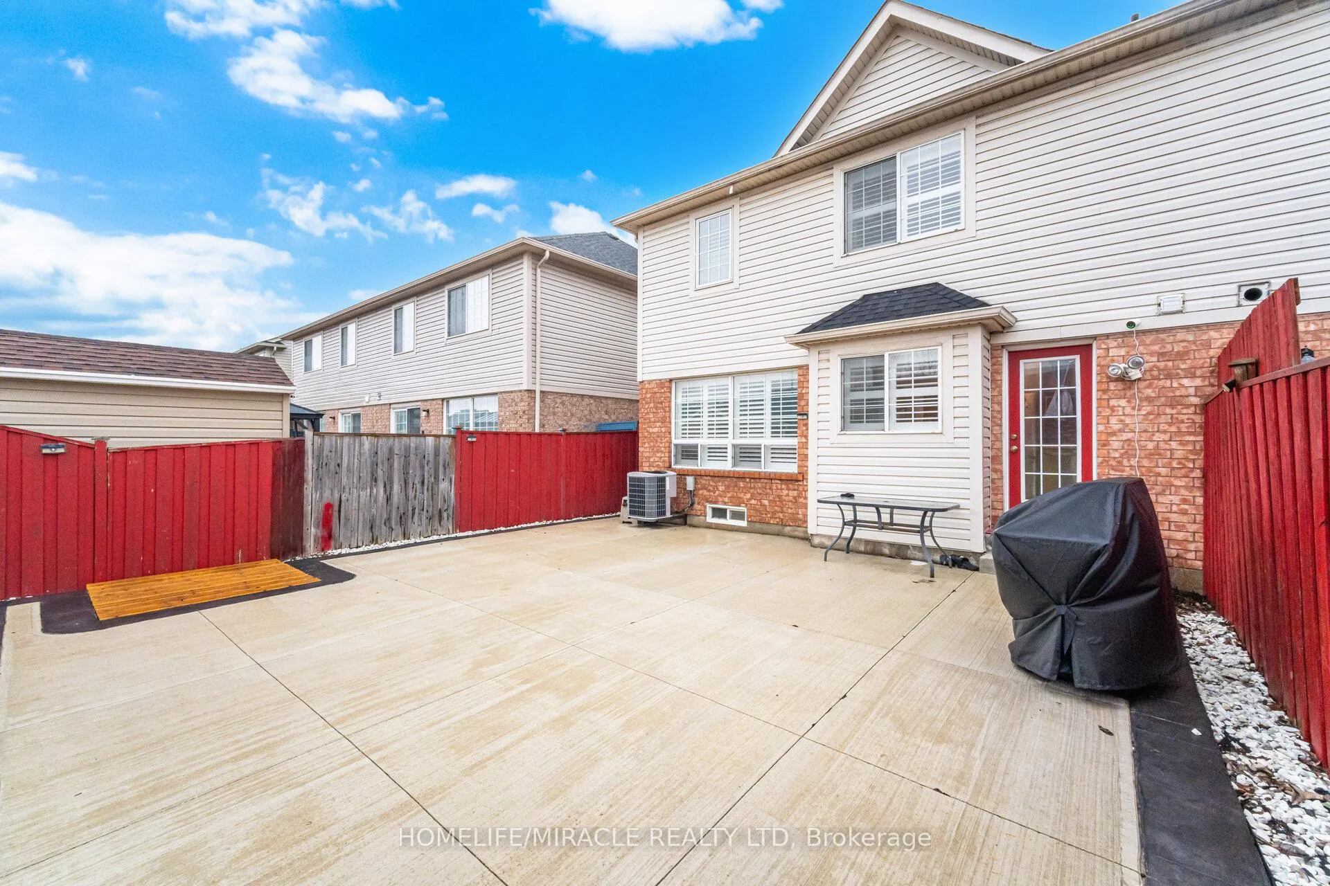 Photo 32 of 98 Owlridge Drive E, Brampton, Credit Valley — HOMEH