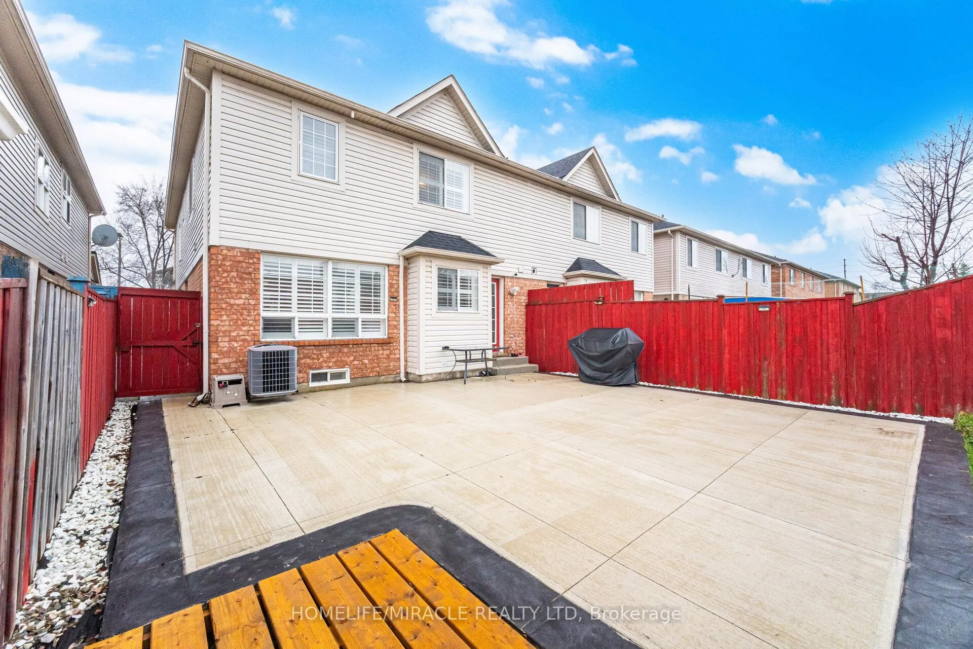 Photo 33 of 98 Owlridge Drive E, Brampton, Credit Valley — HOMEH