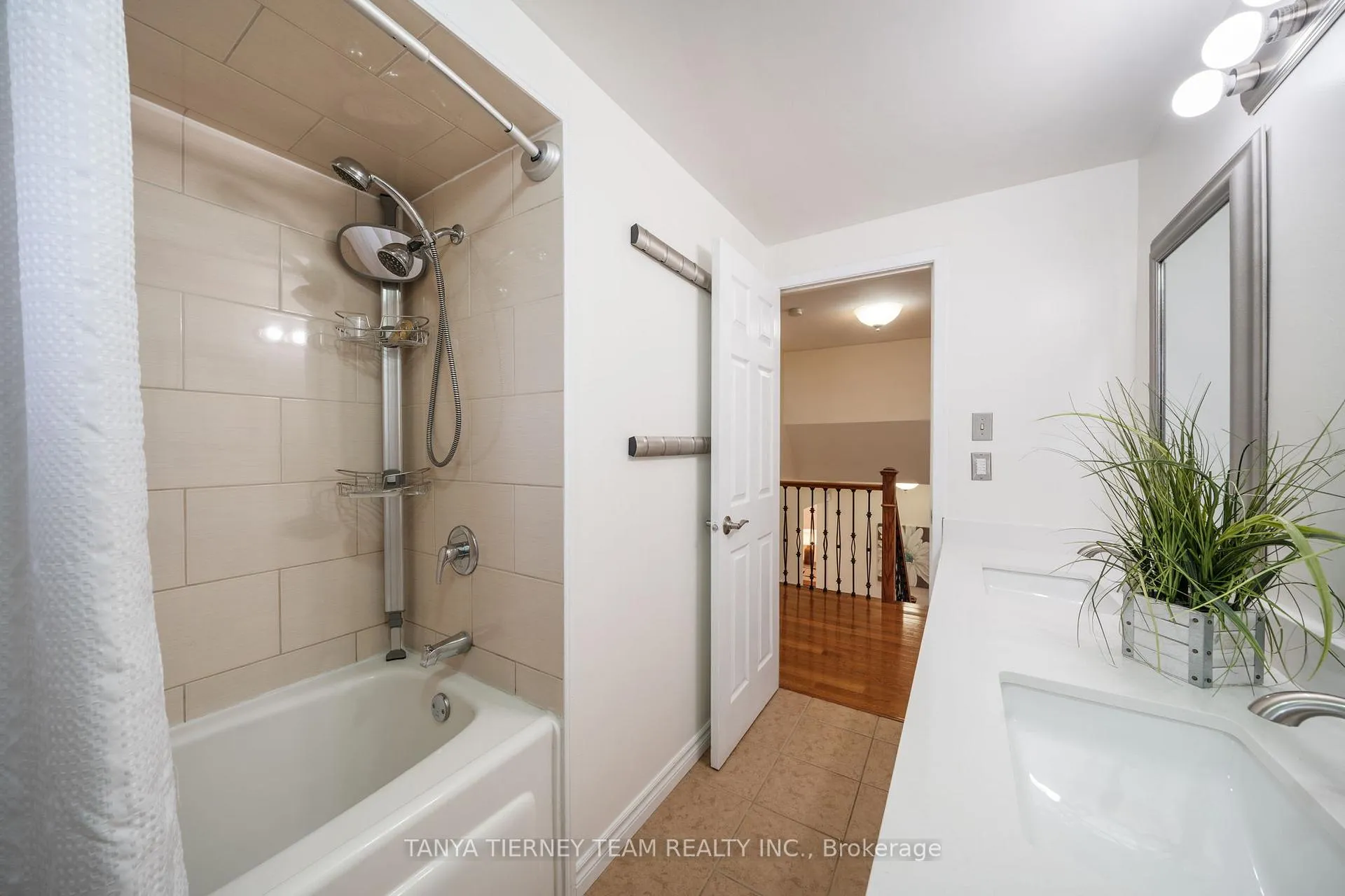 Photo 23 of 728 Bermuda Avenue, Oshawa, Northglen — HOMEH
