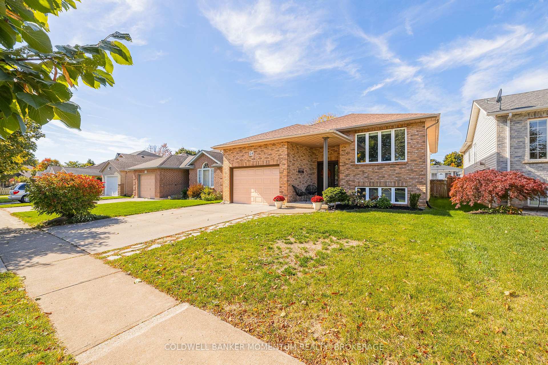 Photo 3 of 24 Tanner Drive, Pelham, Fonthill — HOMEH