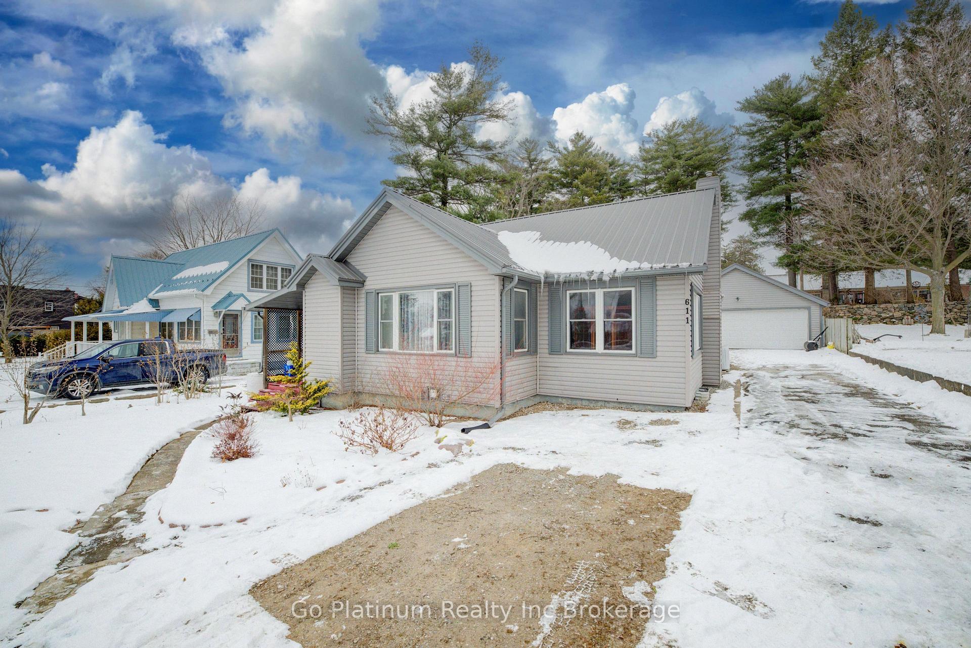 Photo 1 of 611 James Street E, Norfolk, Delhi — HOMEH