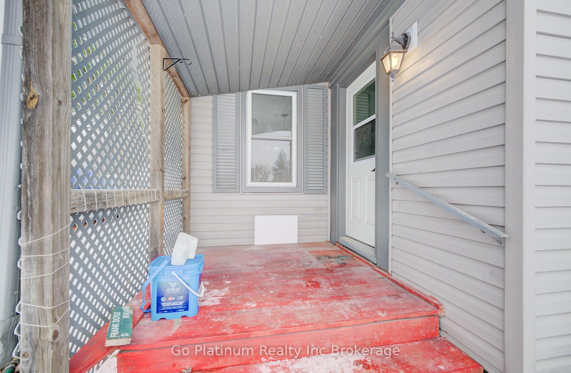 Photo 3 of 611 James Street E, Norfolk, Delhi — HOMEH