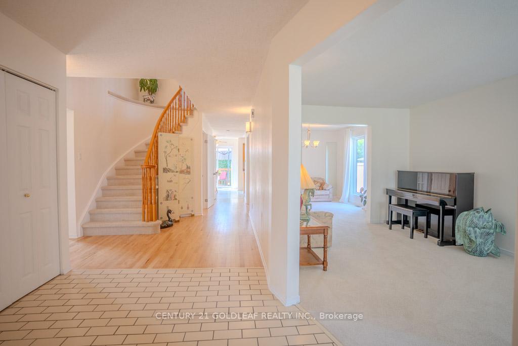Photo 4 of 612 Chenier Way, Ottawa, Fallingbrook/Pineridge — HOMEH