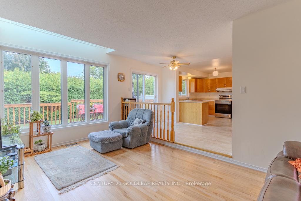 Photo 11 of 612 Chenier Way, Ottawa, Fallingbrook/Pineridge — HOMEH