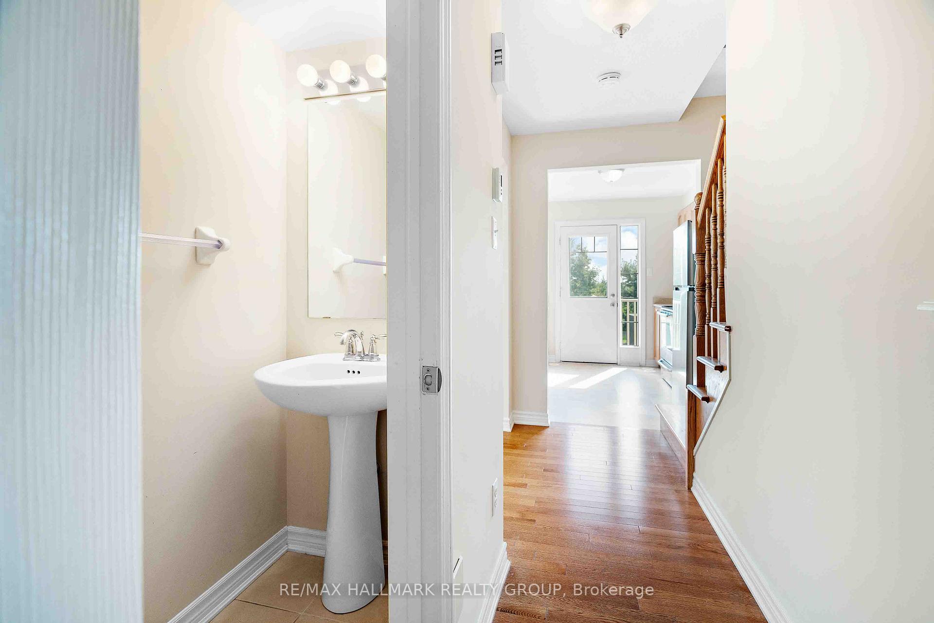 Photo 5 of 164 Sunshine Crescent, Ottawa, Notting Hill/Summerside — HOMEH