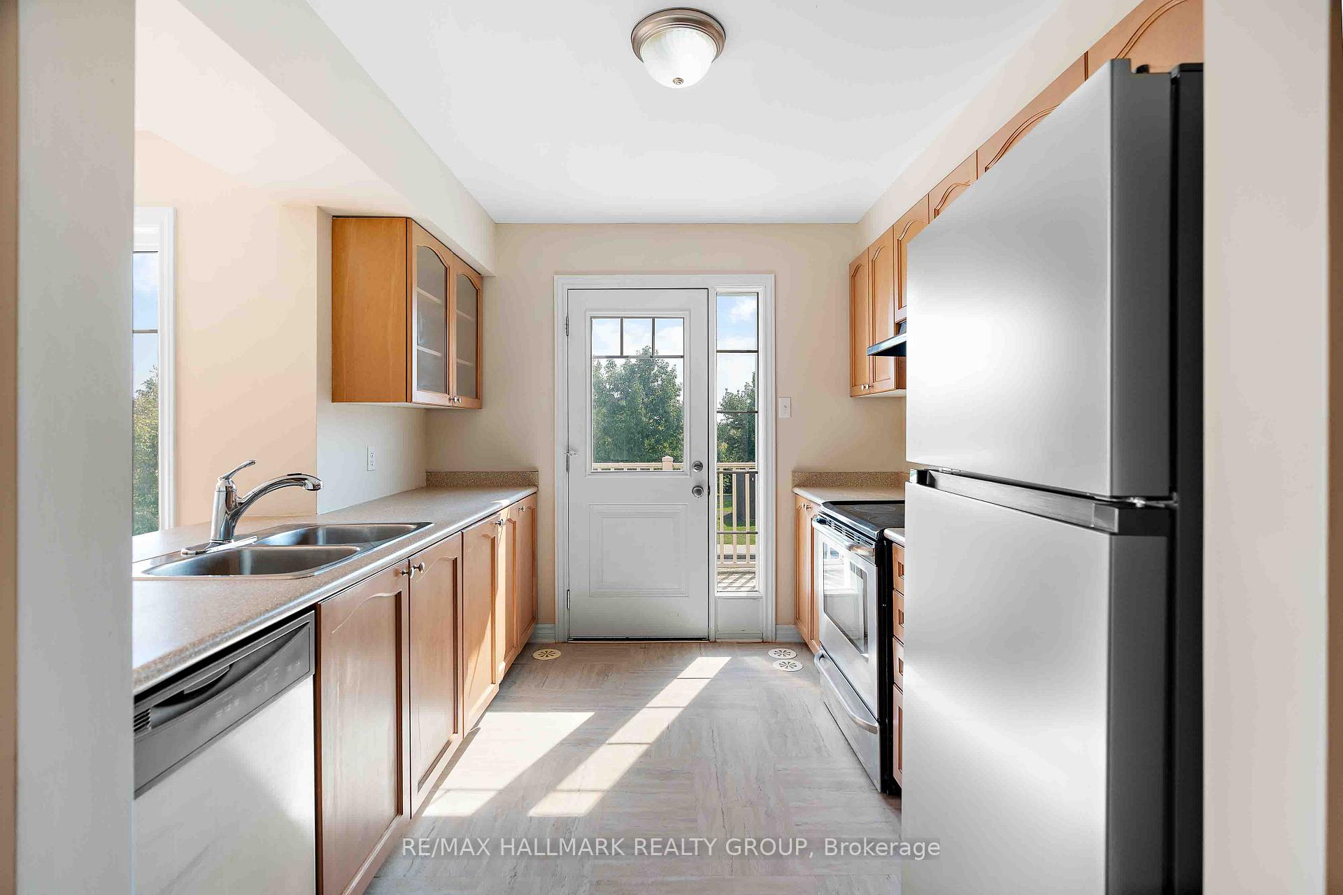 Photo 6 of 164 Sunshine Crescent, Ottawa, Notting Hill/Summerside — HOMEH