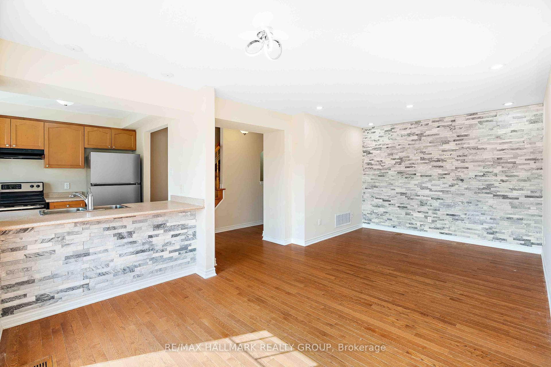 Photo 9 of 164 Sunshine Crescent, Ottawa, Notting Hill/Summerside — HOMEH