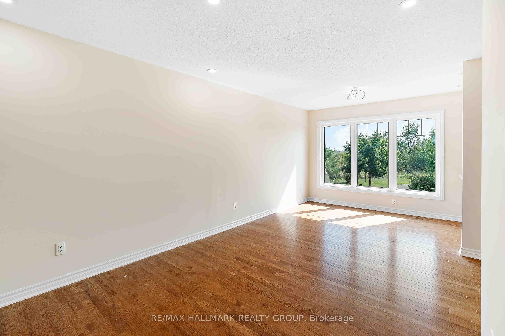 Photo 11 of 164 Sunshine Crescent, Ottawa, Notting Hill/Summerside — HOMEH