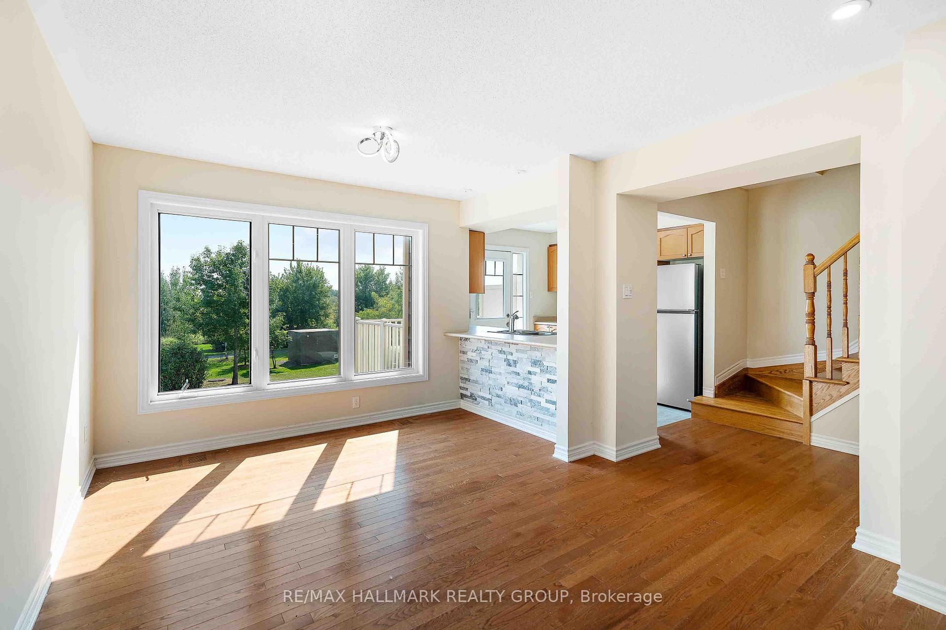 Photo 13 of 164 Sunshine Crescent, Ottawa, Notting Hill/Summerside — HOMEH