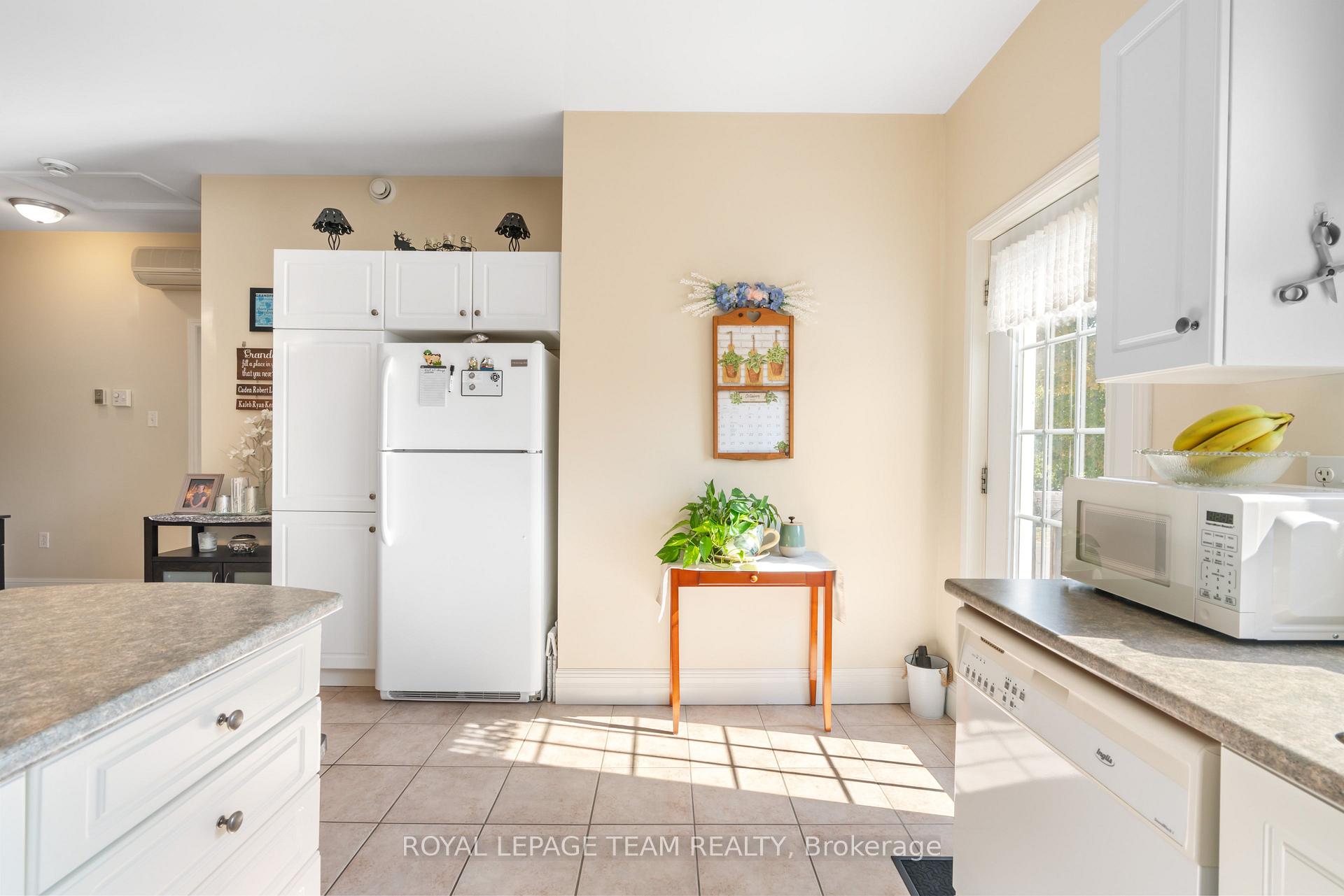 Photo 5 of 477 Clarence Street, North Dundas, Winchester — HOMEH