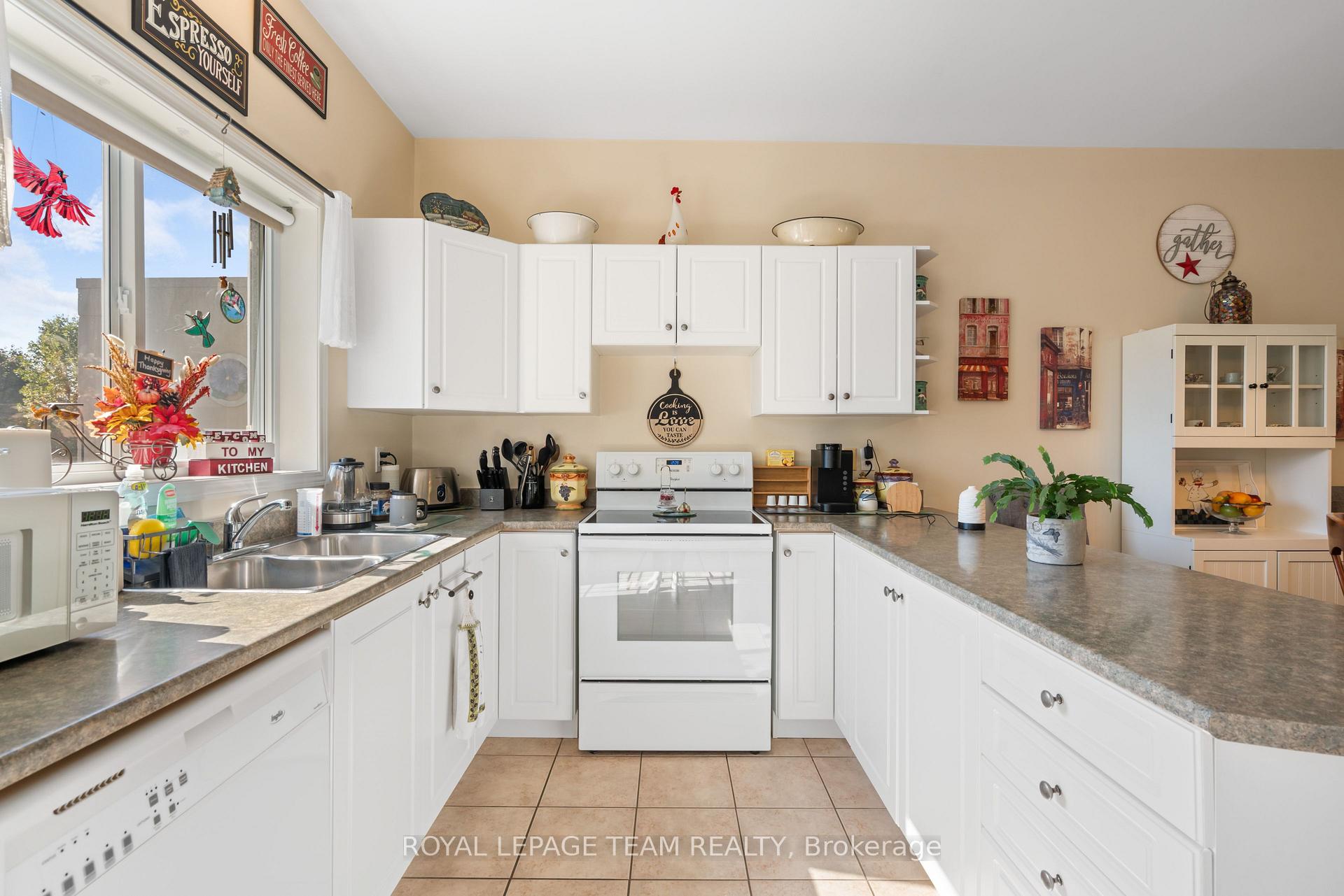 Photo 7 of 477 Clarence Street, North Dundas, Winchester — HOMEH