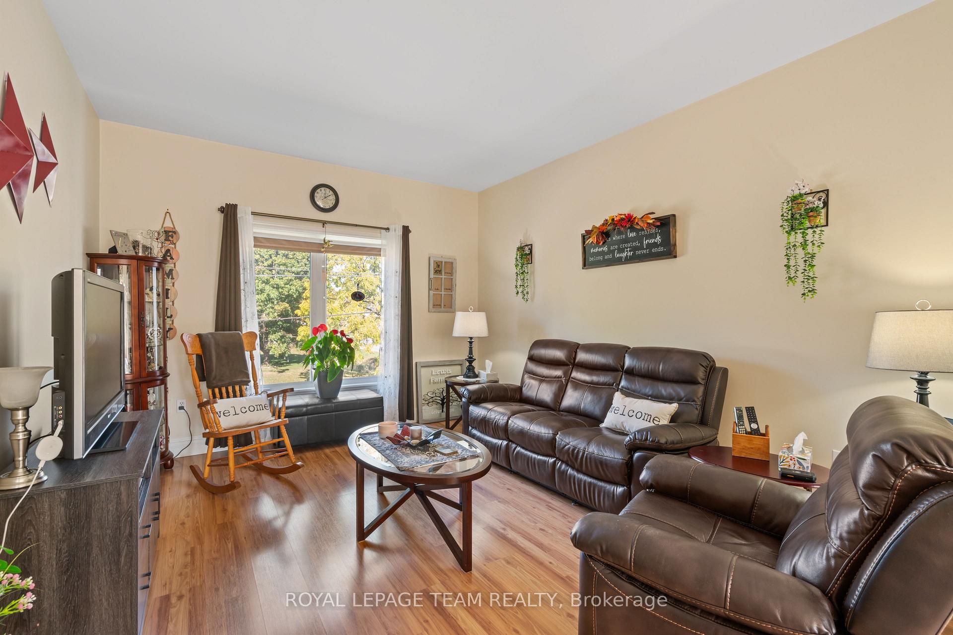 Photo 11 of 477 Clarence Street, North Dundas, Winchester — HOMEH