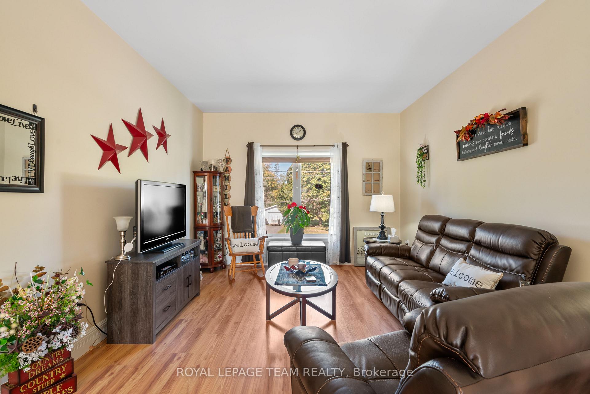 Photo 12 of 477 Clarence Street, North Dundas, Winchester — HOMEH