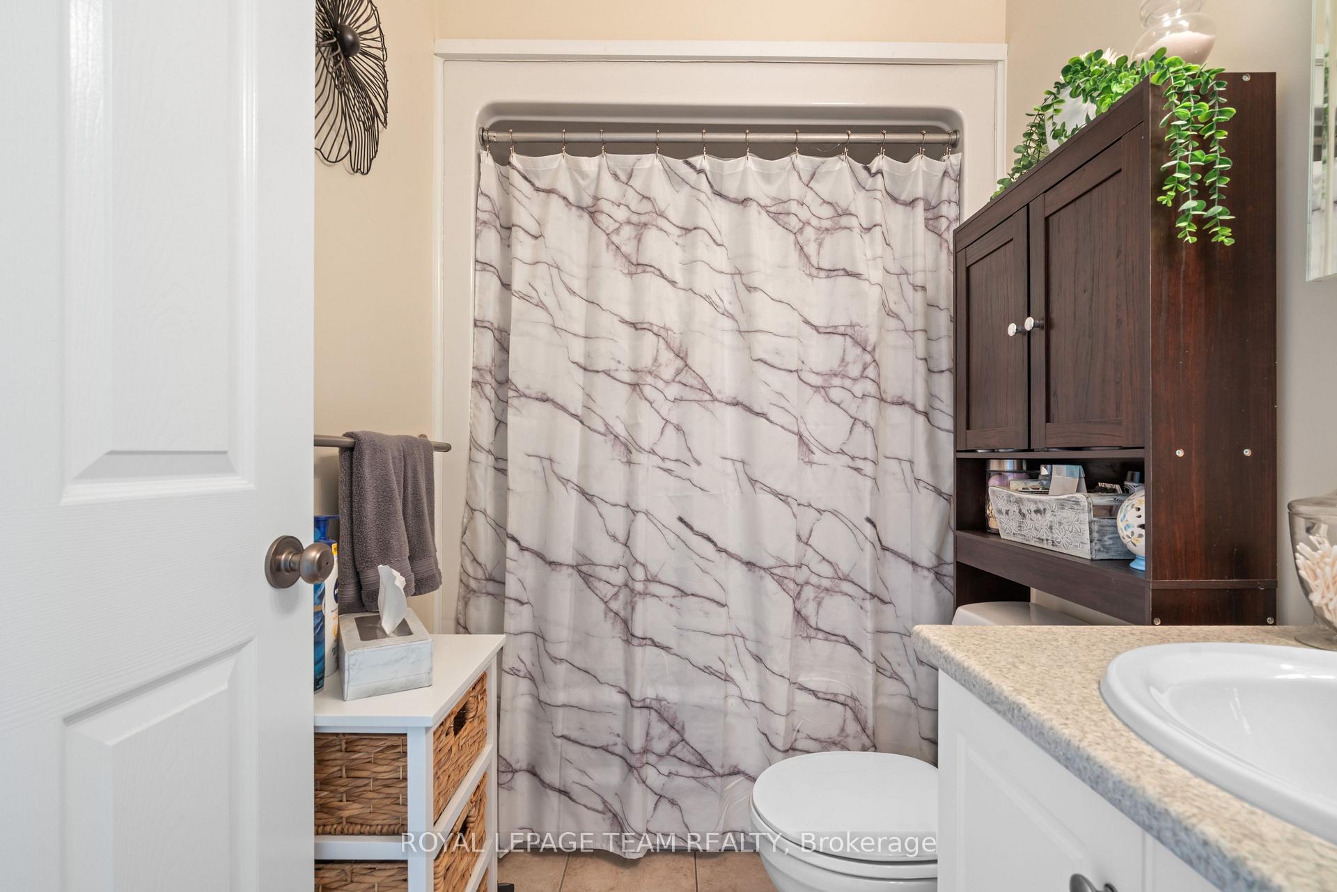 Photo 17 of 477 Clarence Street, North Dundas, Winchester — HOMEH