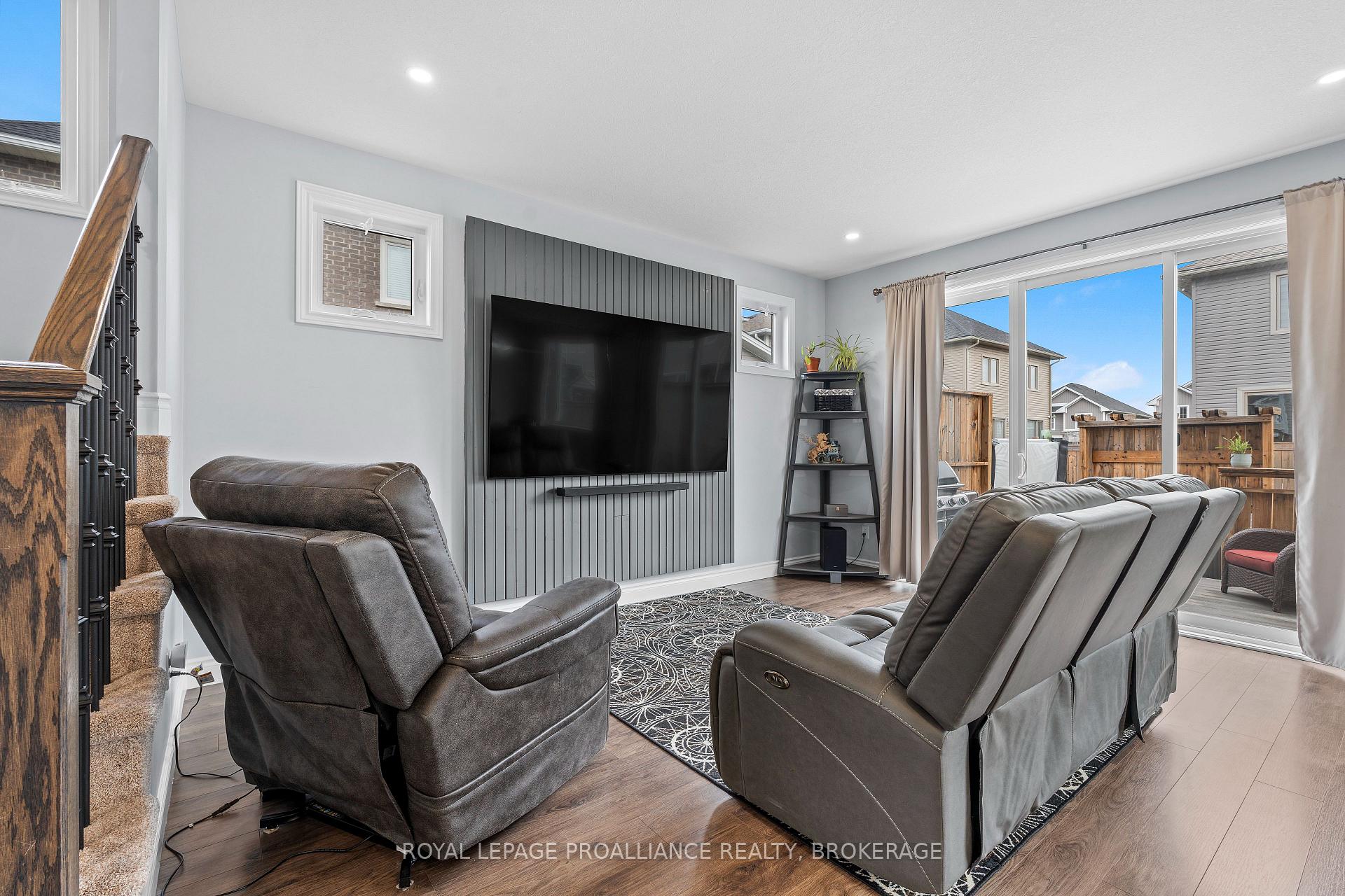 Photo 8 of 464 Beth Crescent, Kingston, City Northwest — HOMEH