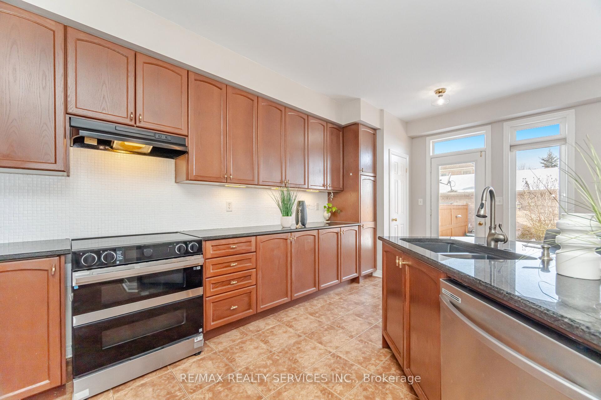 Photo 17 of 3027 Richview Boulevard, Oakville, Bronte Creek — HOMEH