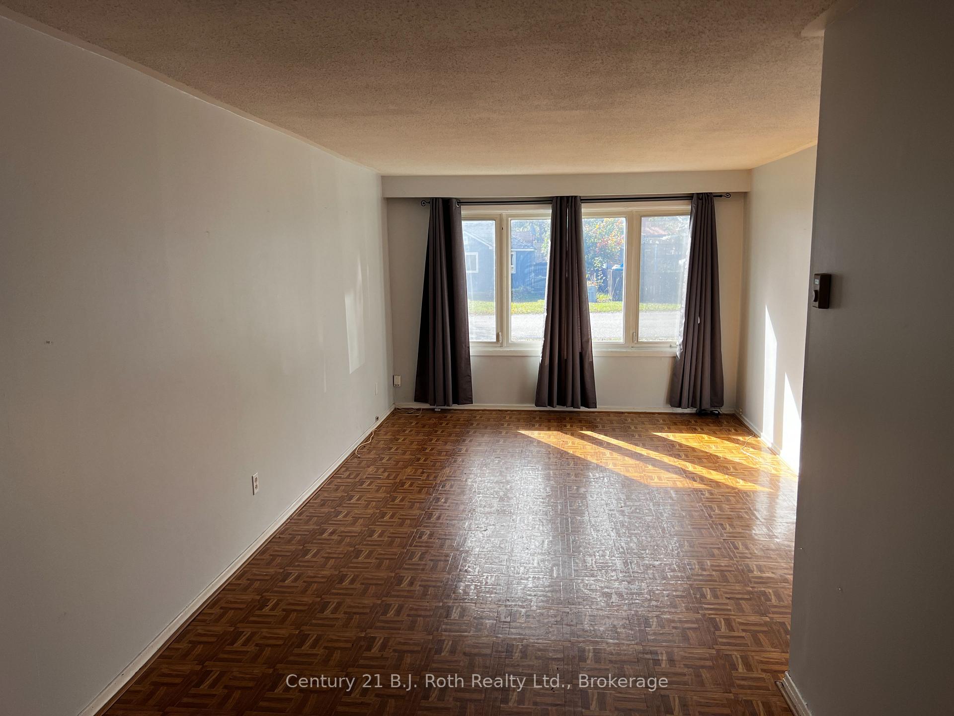 Photo 2 of Unit 3, 520 High Street, Orillia — HOMEH