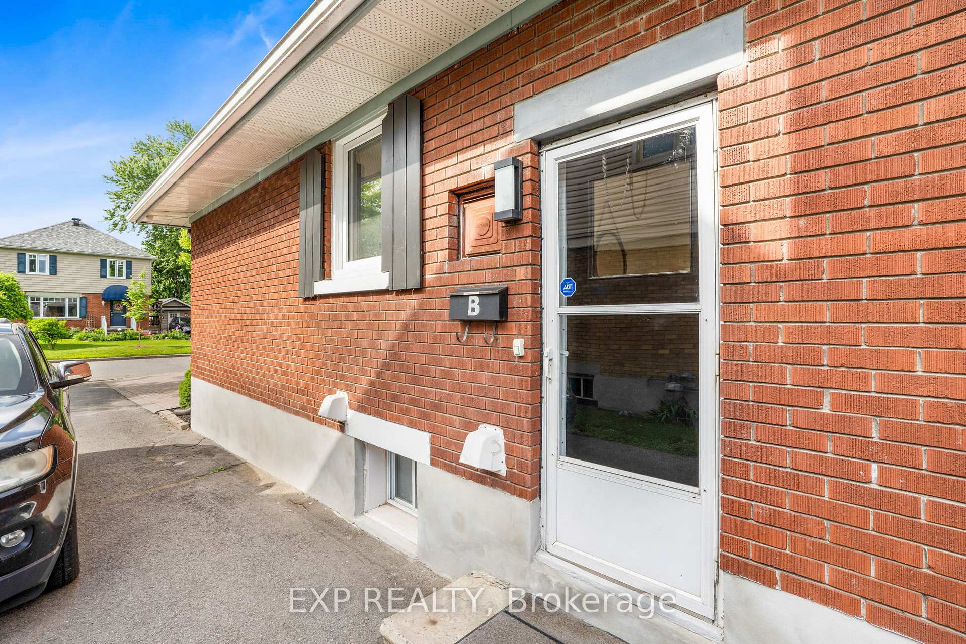 Photo 5 of 494 Wolffdale Crescent, Ottawa, Overbrook/Castle Heights — HOMEH
