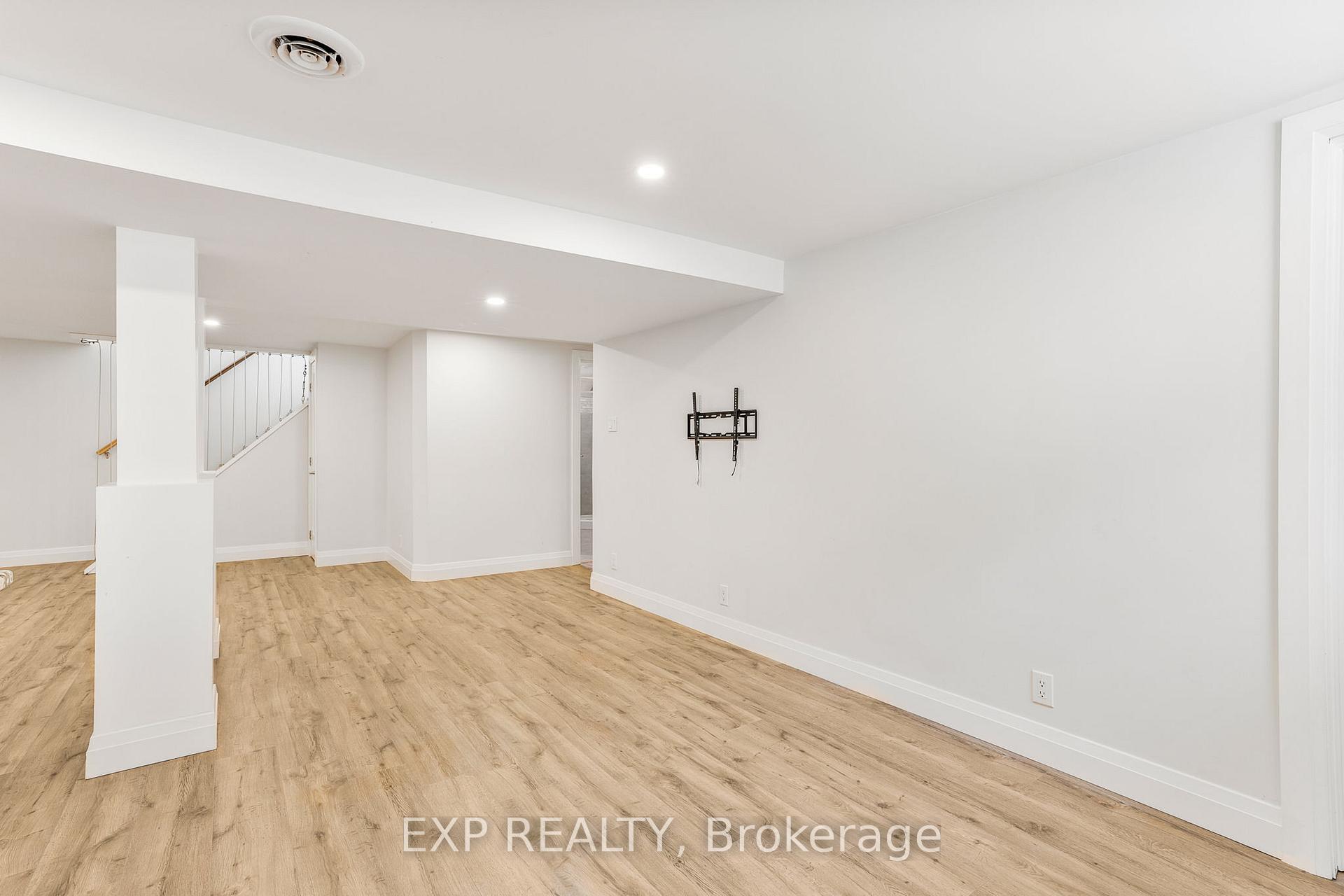 Photo 12 of 494 Wolffdale Crescent, Ottawa, Overbrook/Castle Heights — HOMEH