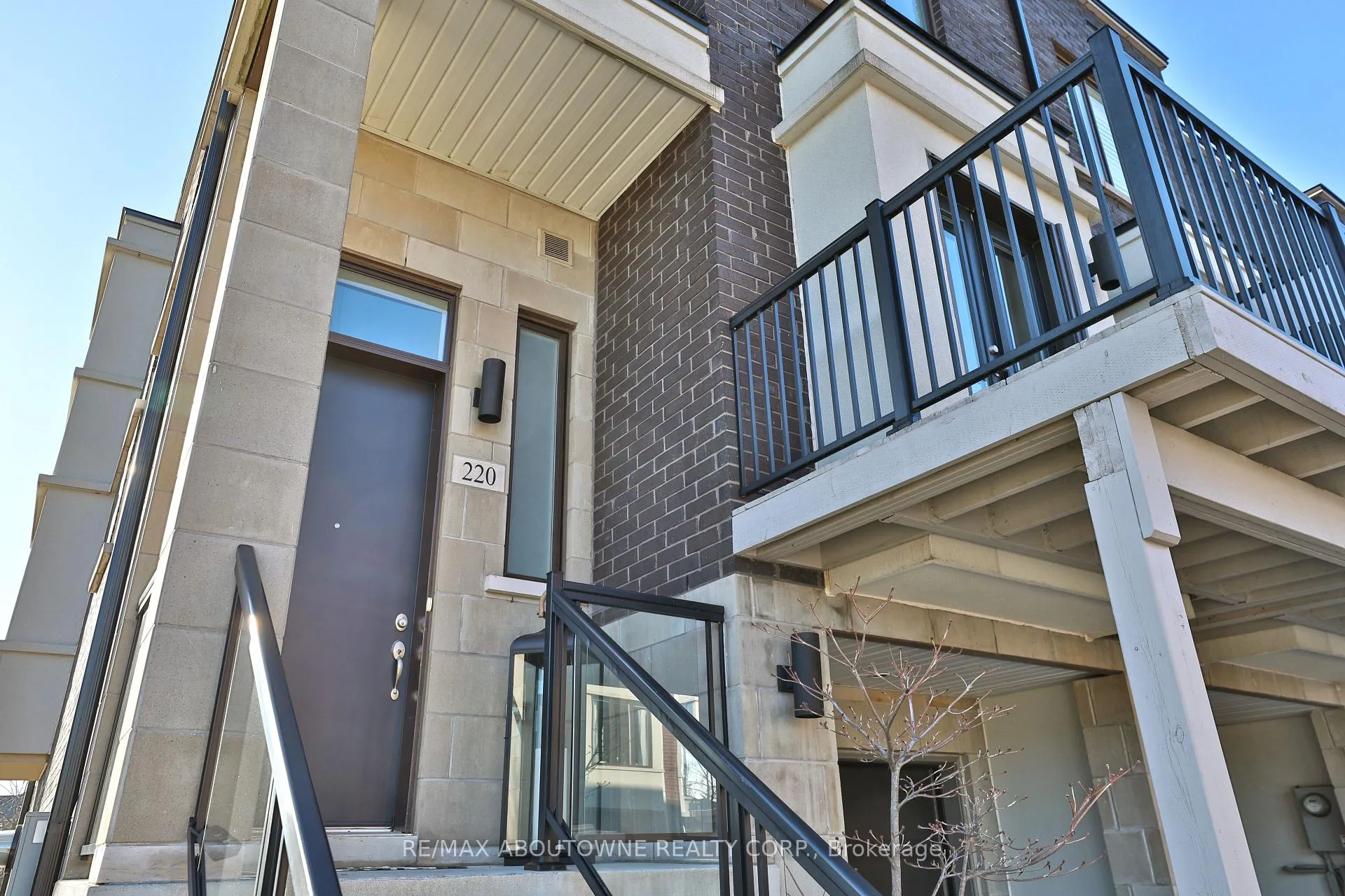Photo 3 of 220 Vellwood Common, Oakville, Bronte — HOMEH