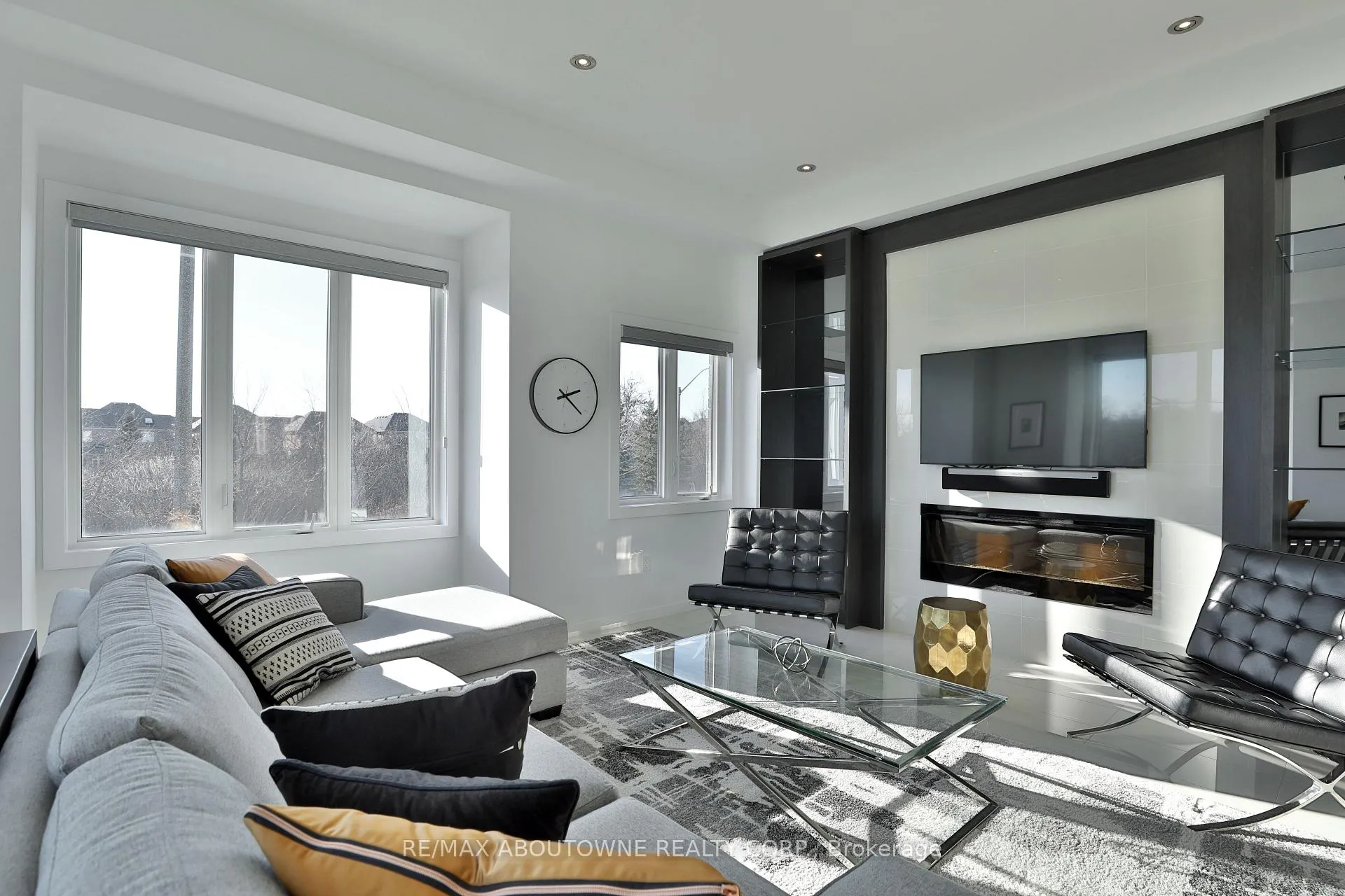 Photo 5 of 220 Vellwood Common, Oakville, Bronte — HOMEH