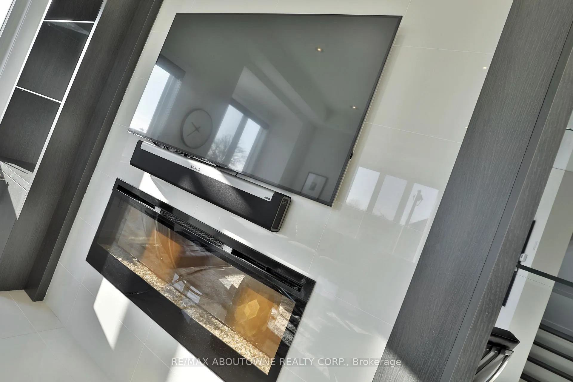 Photo 6 of 220 Vellwood Common, Oakville, Bronte — HOMEH